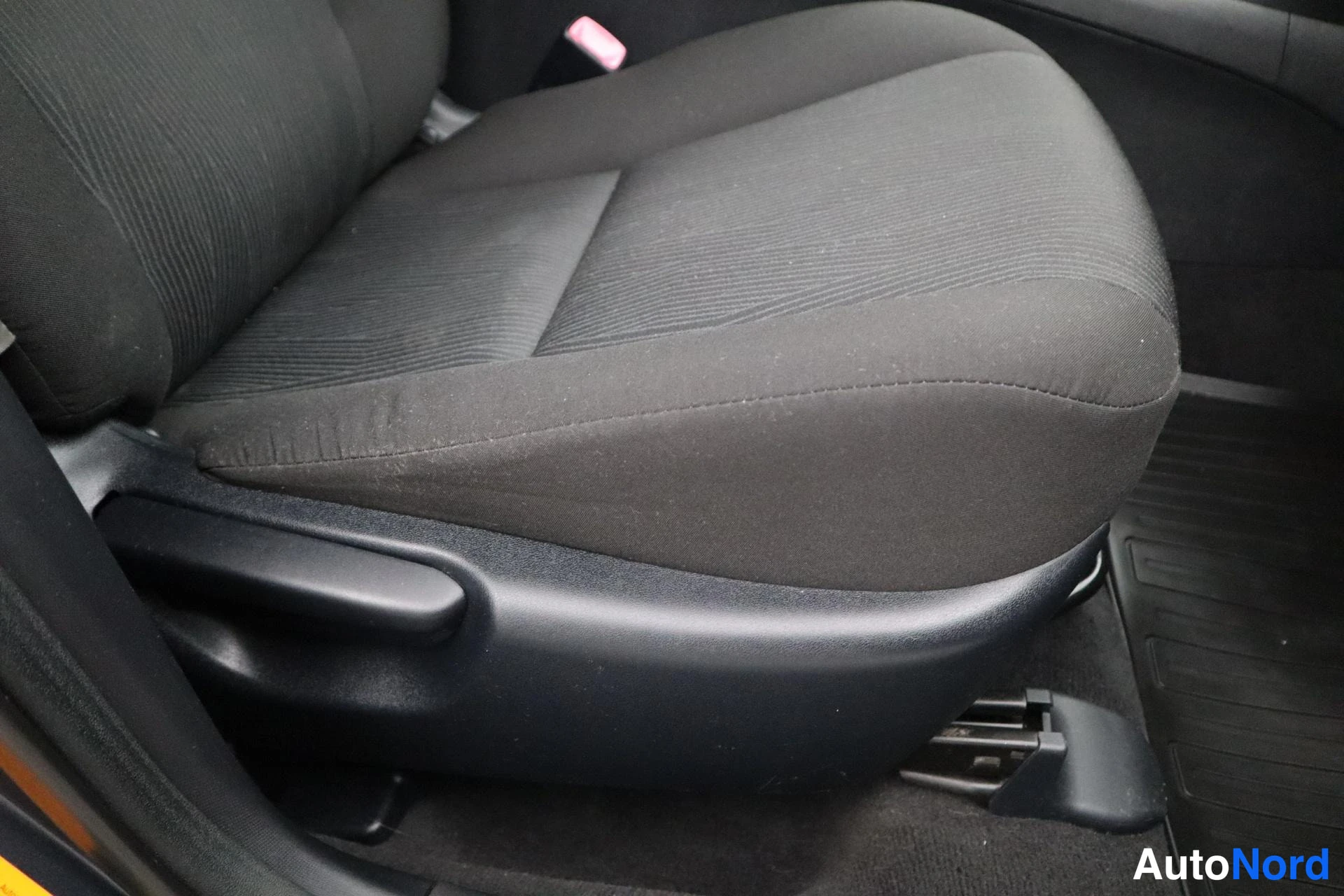 Sininen Toyota Avensis 2009, kuva 18