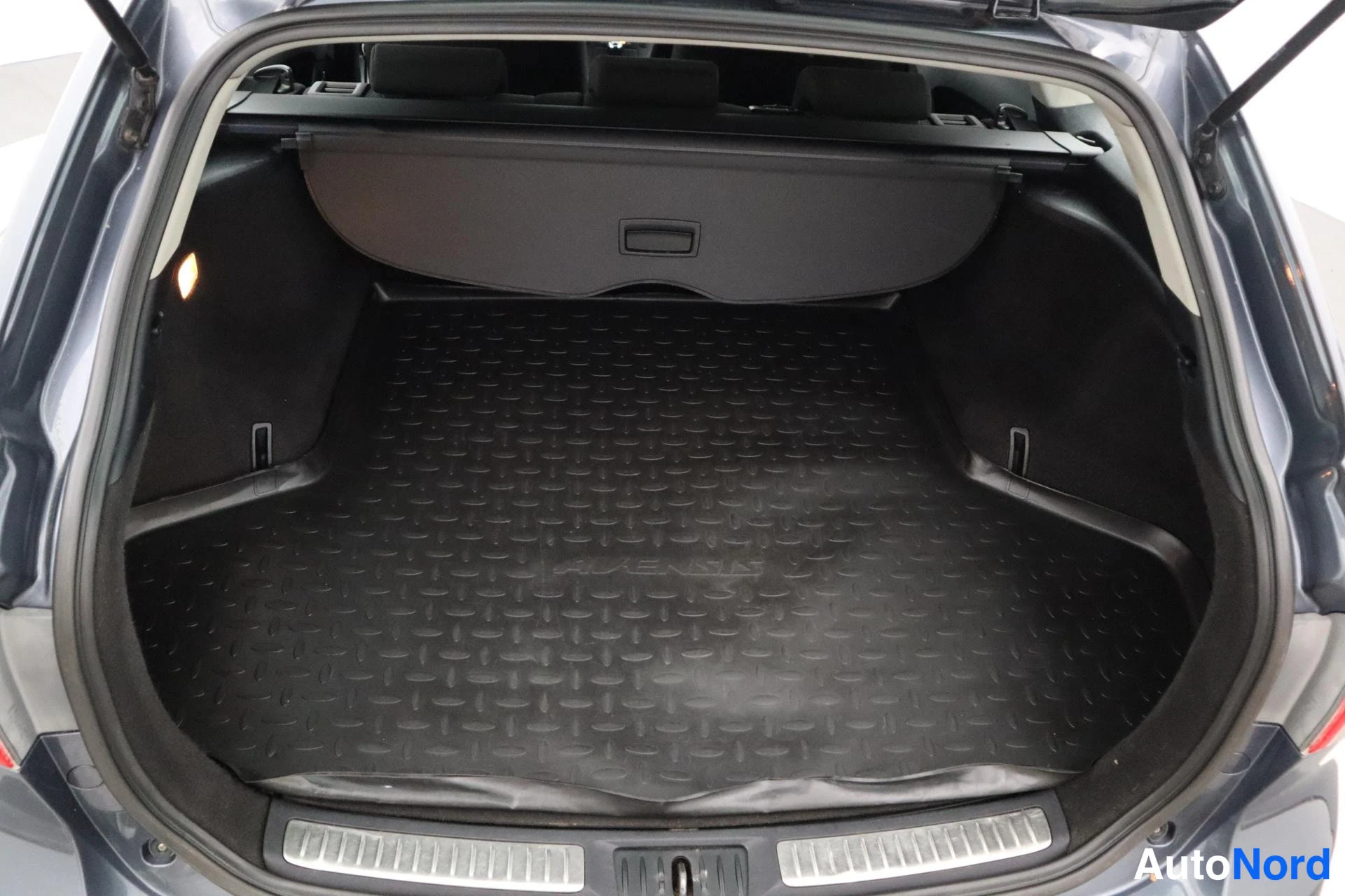 Sininen Toyota Avensis 2009, kuva 7