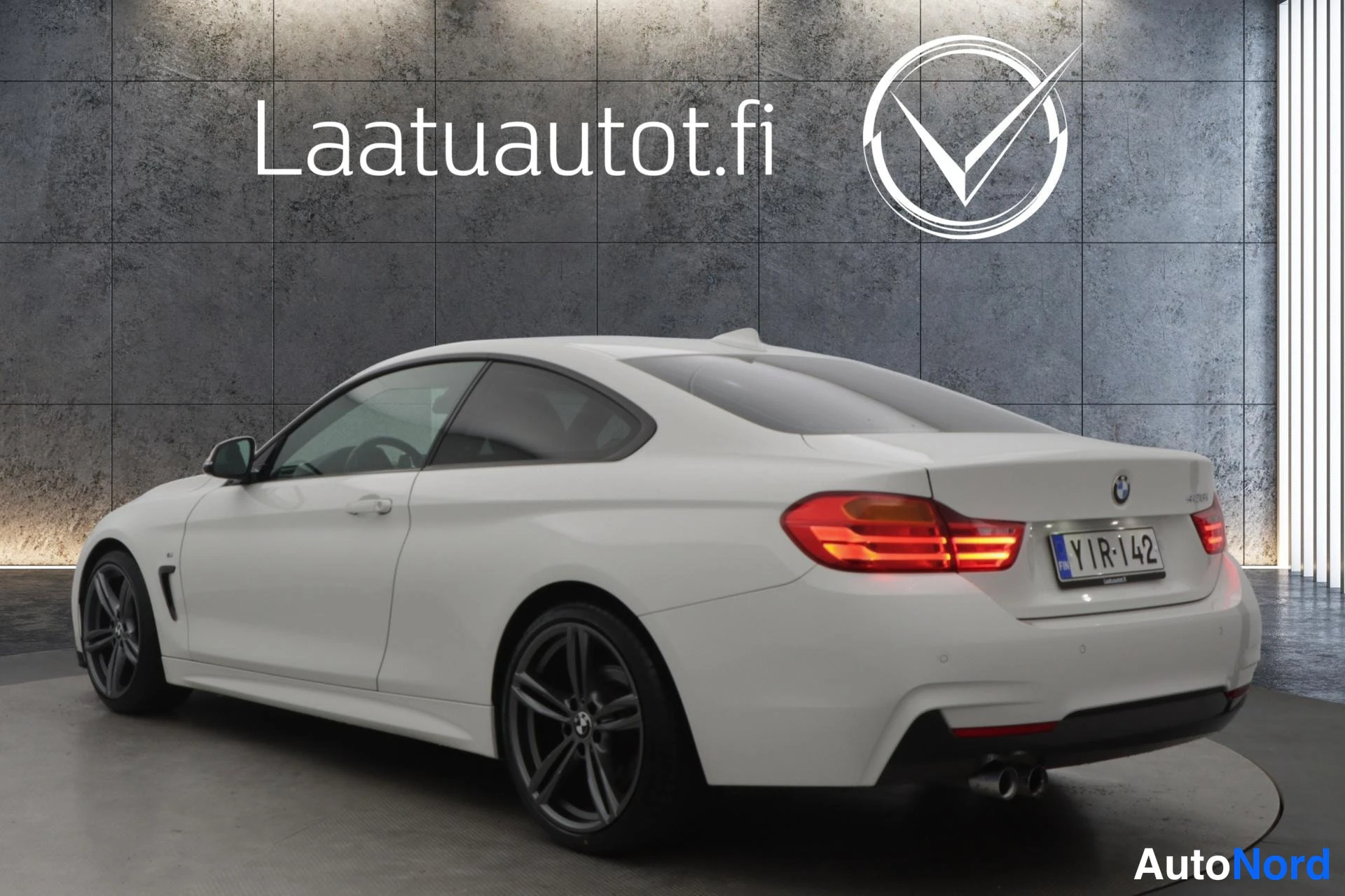 Valkoinen BMW 428i 2014, takaviisto, kuva 6