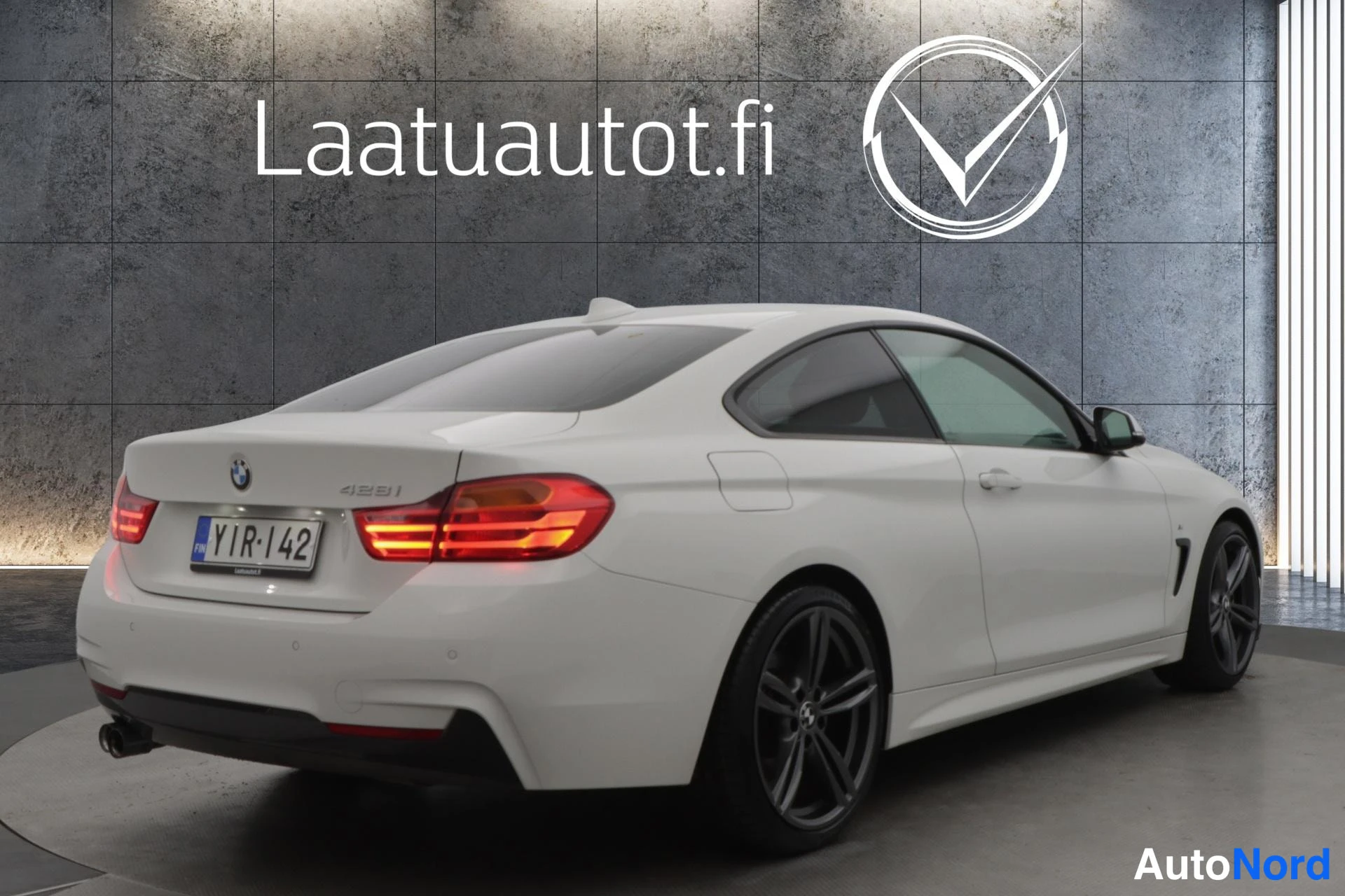 Valkoinen BMW 428i 2014, takaviisto, kuva 7