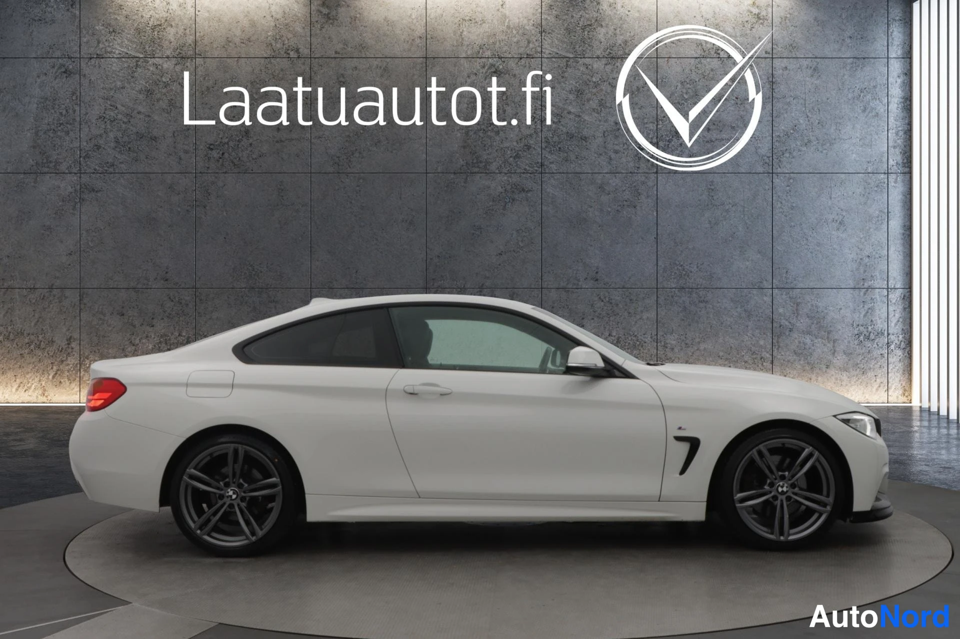 Valkoinen BMW 428i 2014, takaviisto, kuva 8