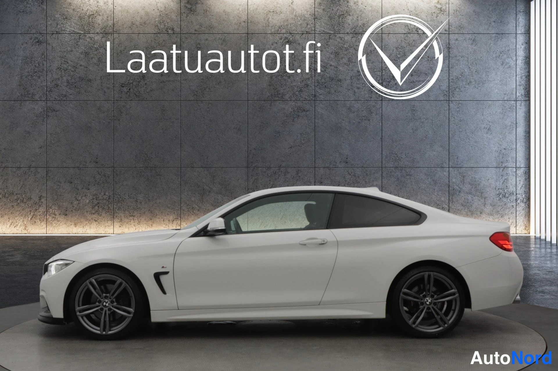 Valkoinen BMW 428i 2014, etuviisto, keula vasemmalle, kuva 3
