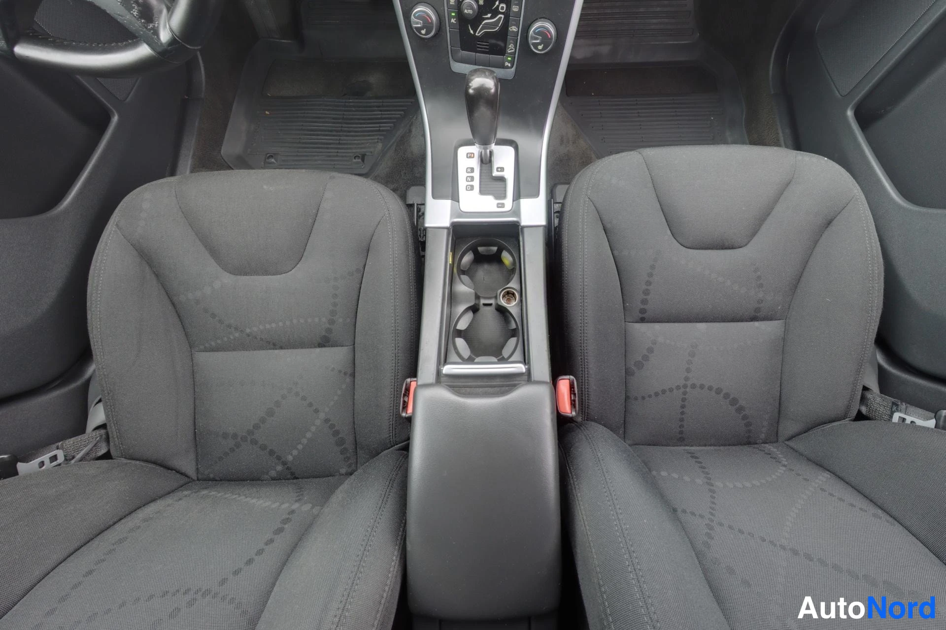 Harmaa Volvo XC60 2011, kuva 11