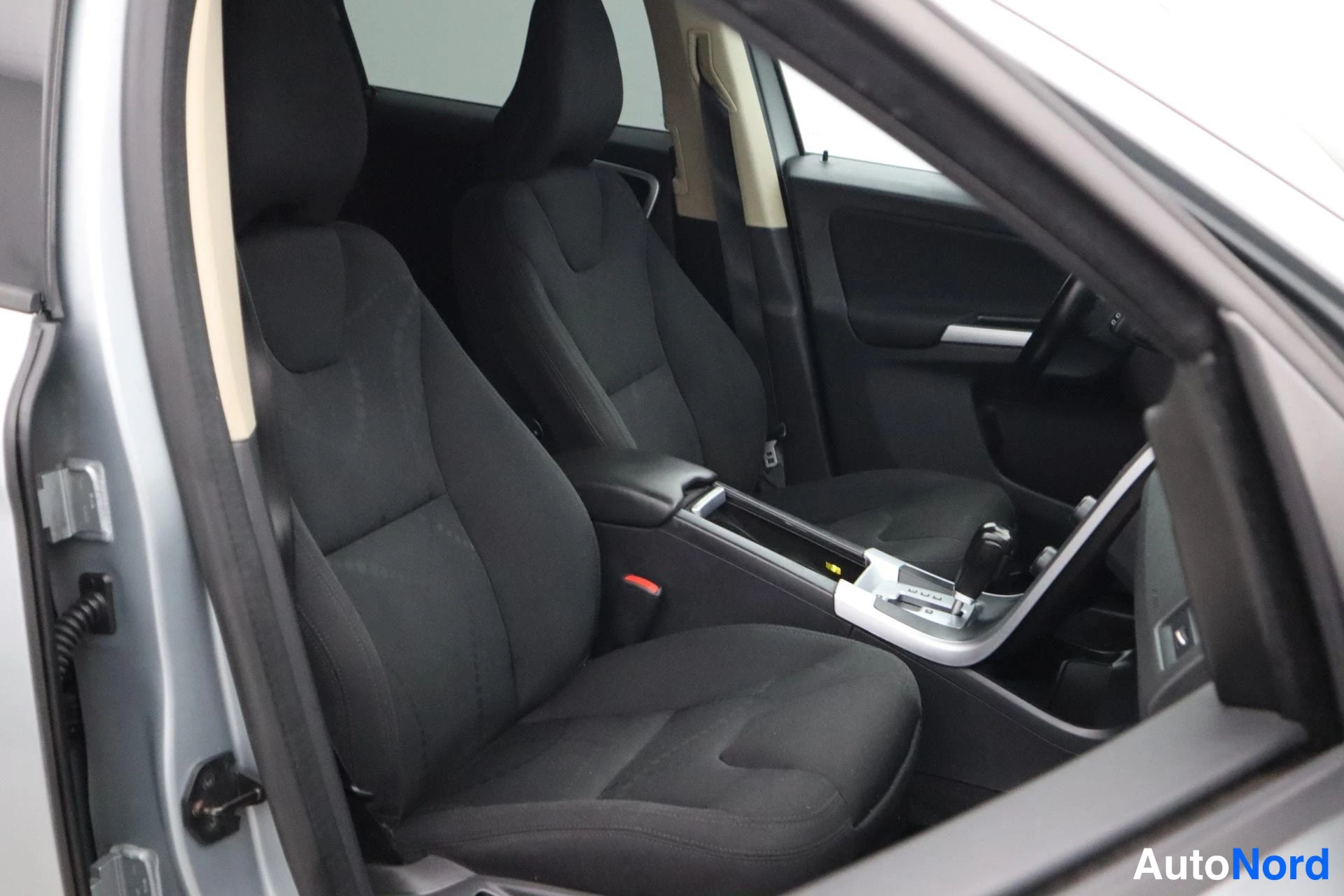 Harmaa Volvo XC60 2011, kuva 21