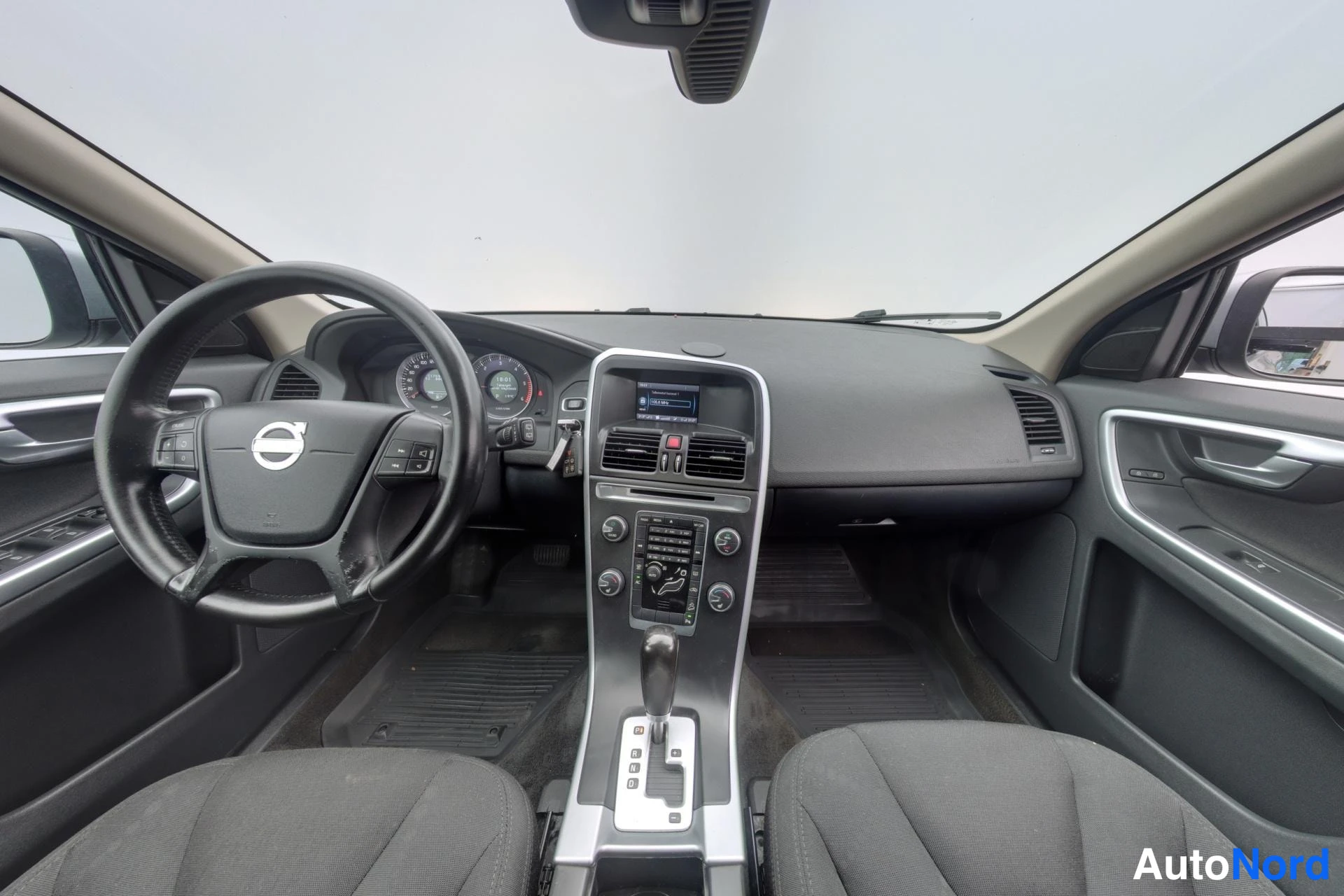Harmaa Volvo XC60 2011, kuva 18