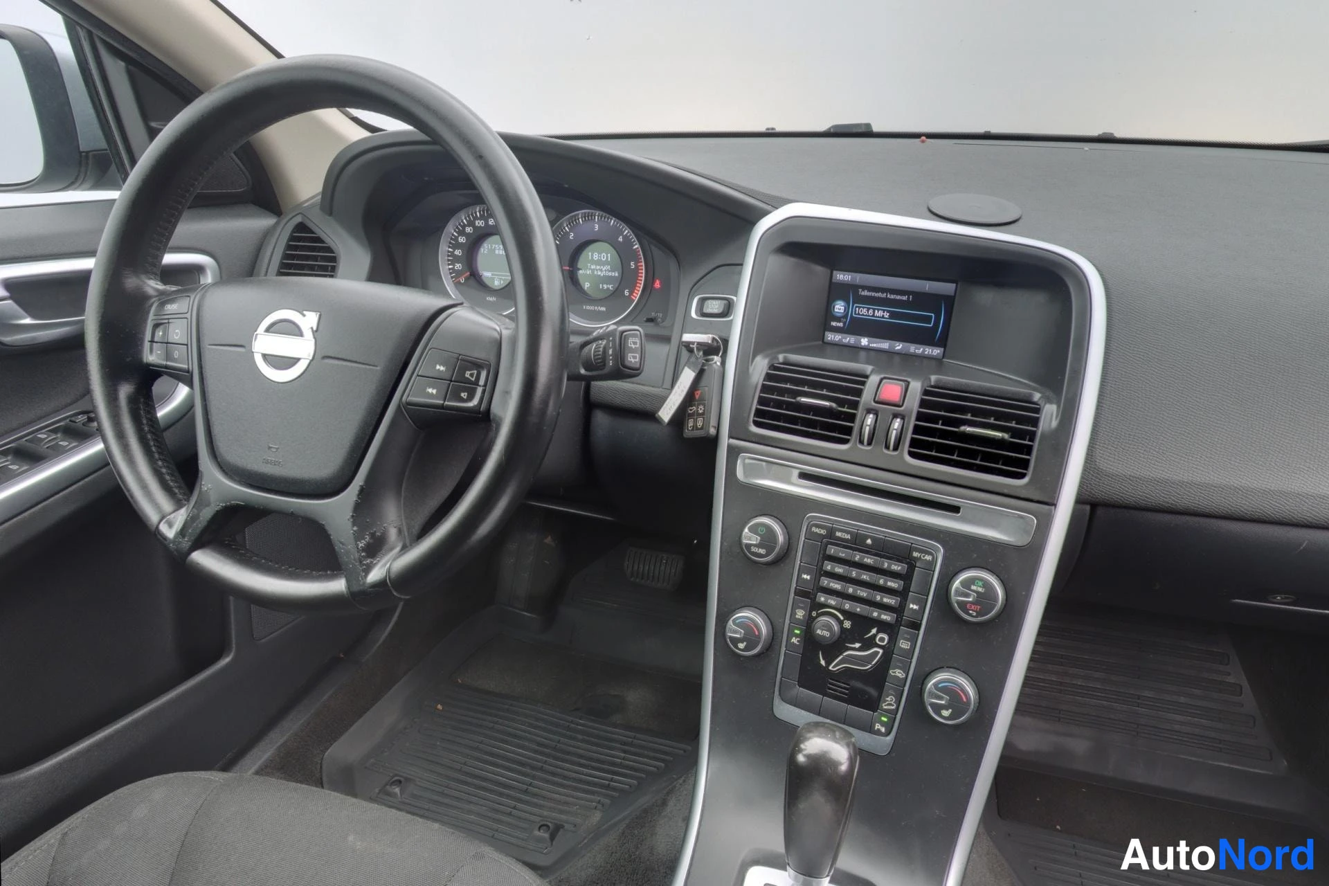 Harmaa Volvo XC60 2011, kuva 9