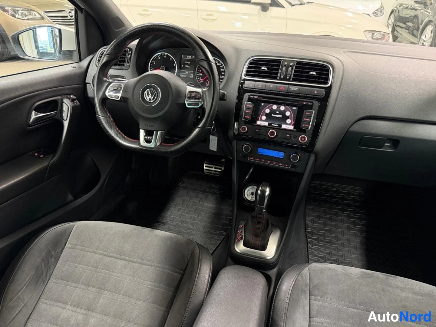 Valkoinen Volkswagen Polo 2011, kuva 14