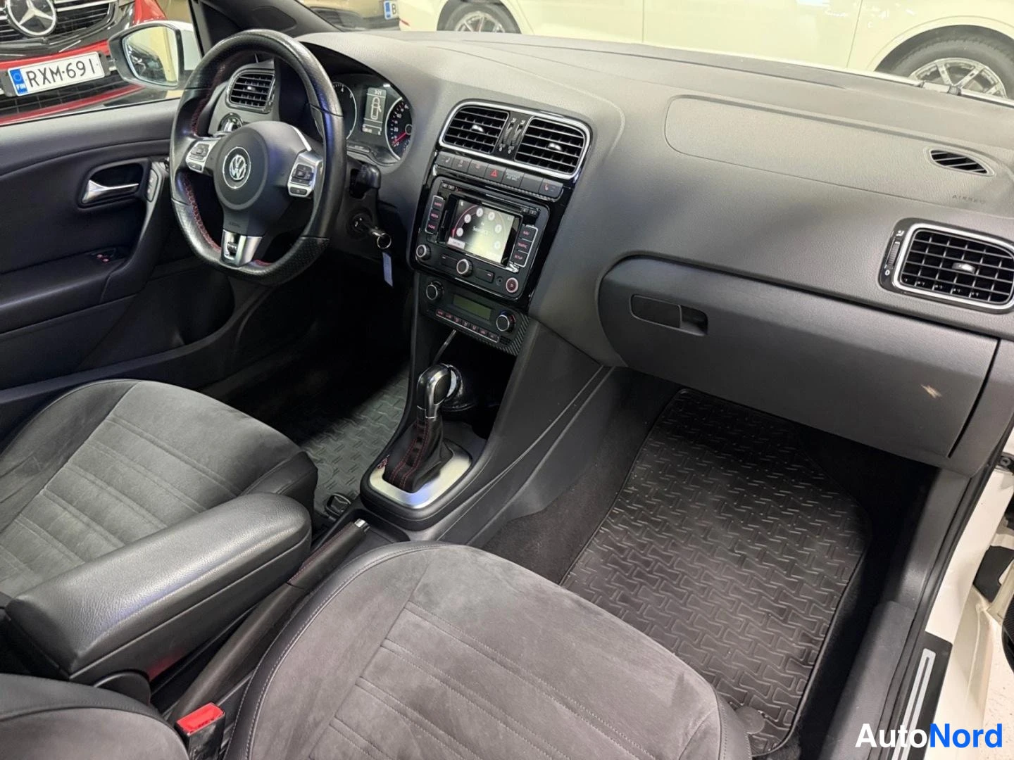 Valkoinen Volkswagen Polo 2011, kuva 15