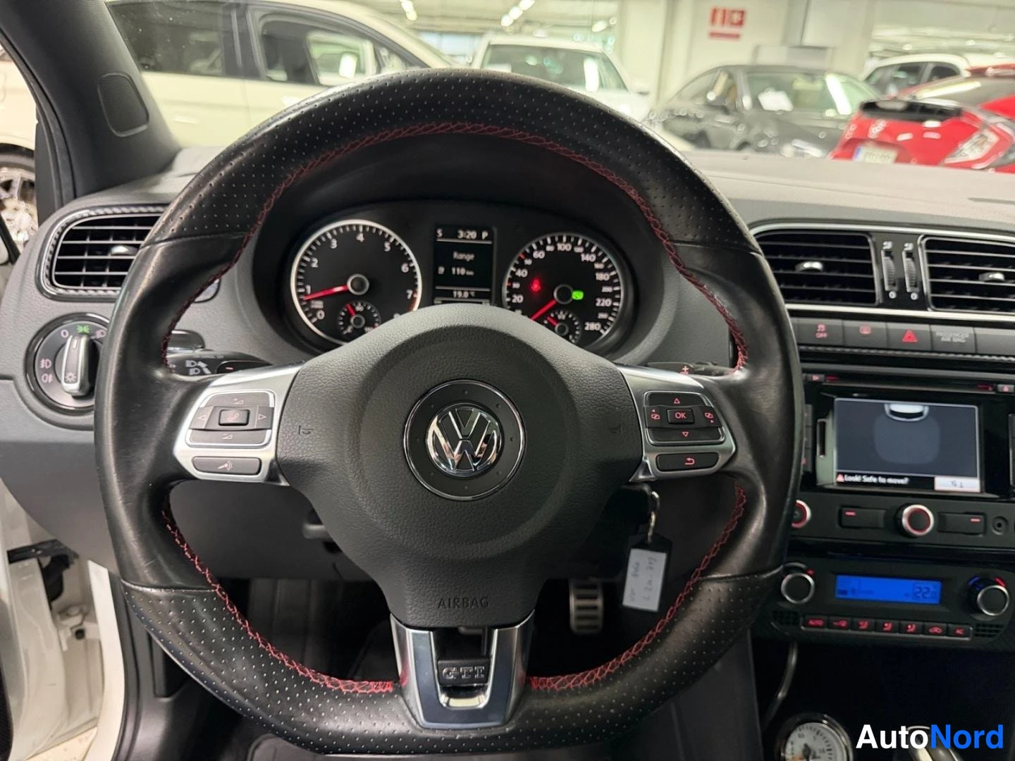 Valkoinen Volkswagen Polo 2011, kuva 20