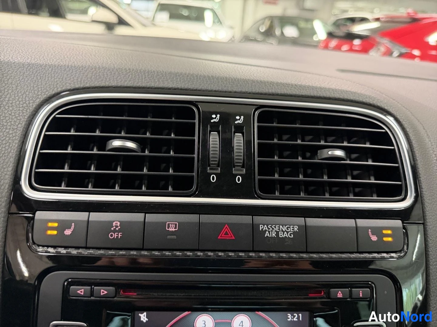 Valkoinen Volkswagen Polo 2011, kuva 25