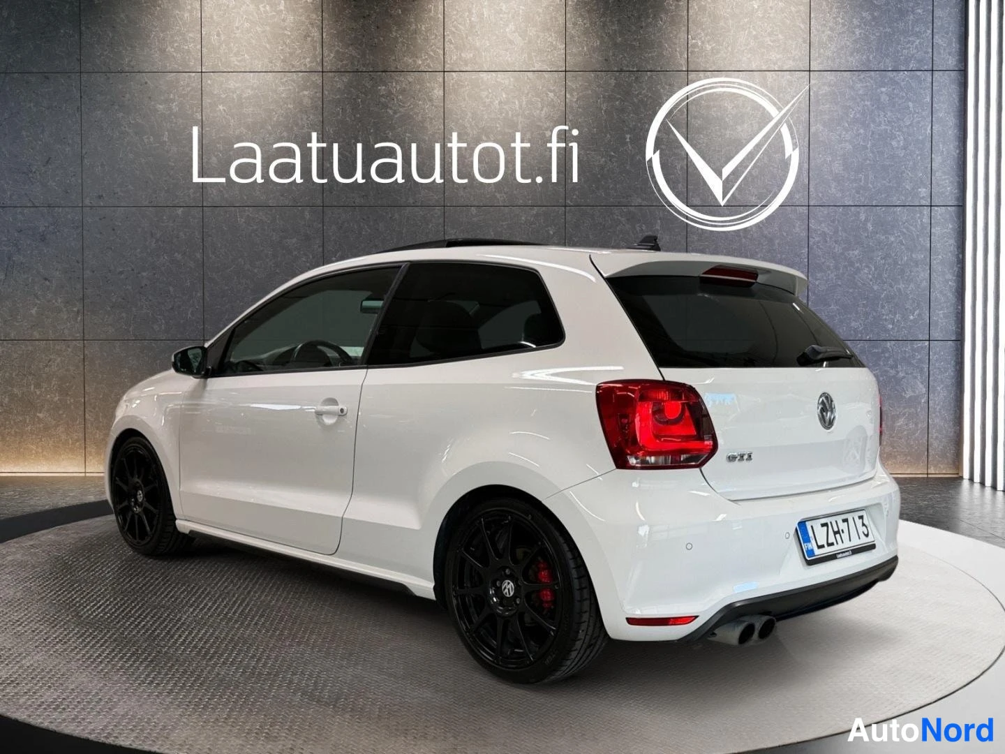 Valkoinen Volkswagen Polo 2011, takaviisto, kuva 8