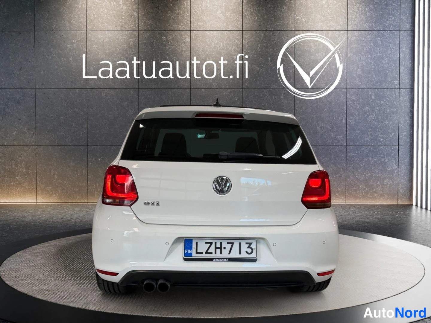 Valkoinen Volkswagen Polo 2011, takaa, kuva 9