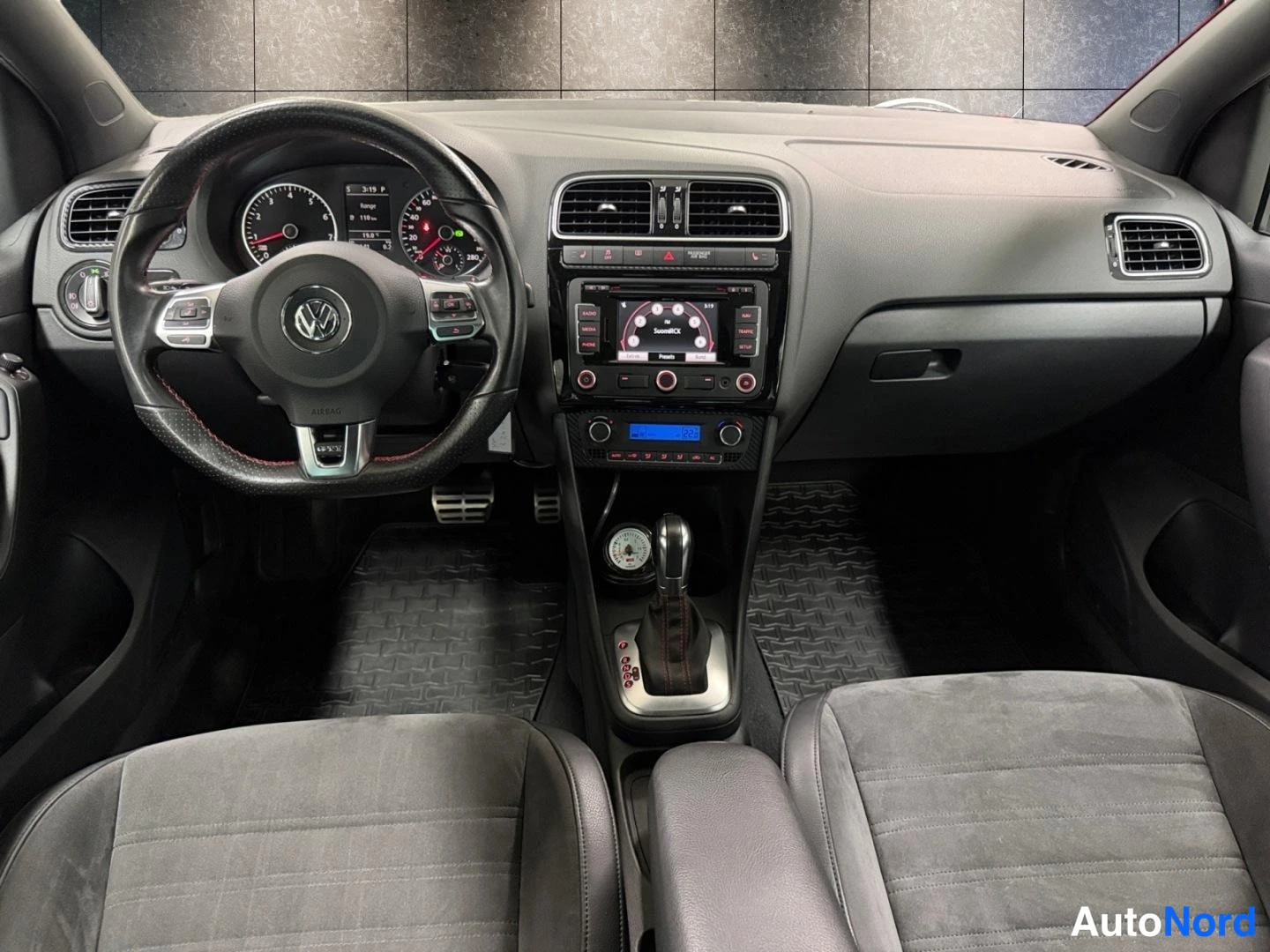 Valkoinen Volkswagen Polo 2011, kuva 13