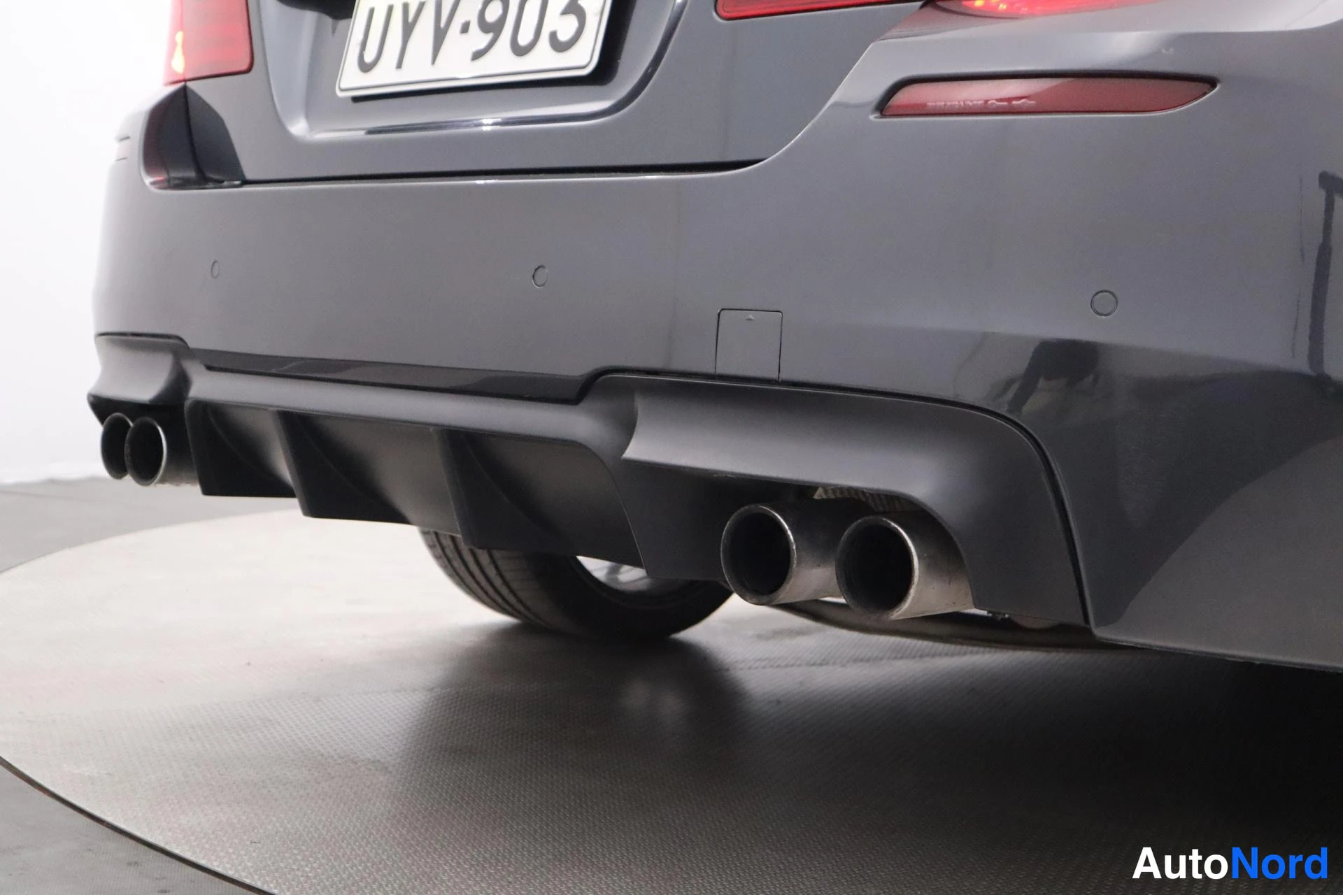 Harmaa BMW M5 2012, takaa, kuva 11