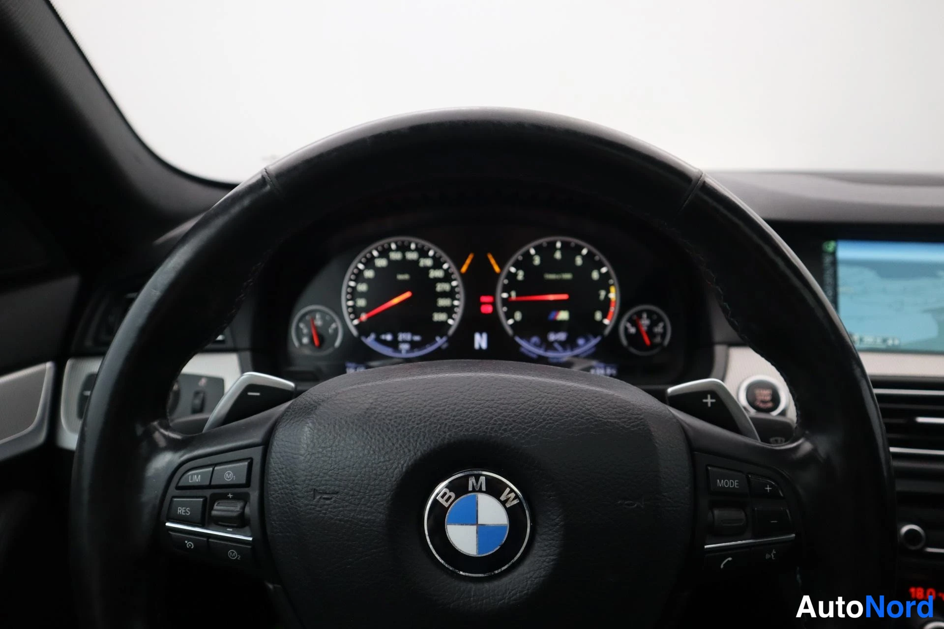 Harmaa BMW M5 2012, kuva 25