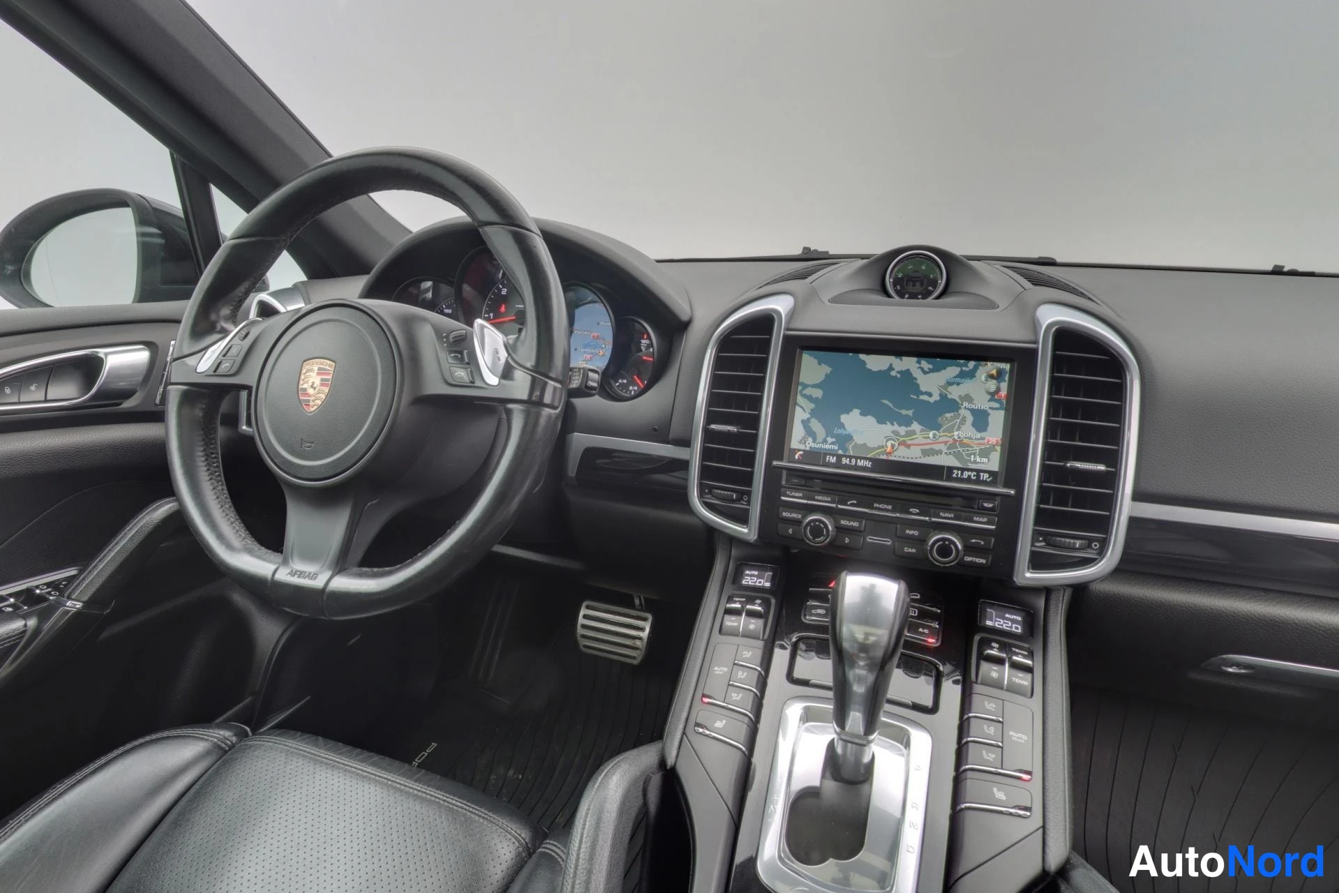 Musta Porsche Cayenne 2014, kuva 14