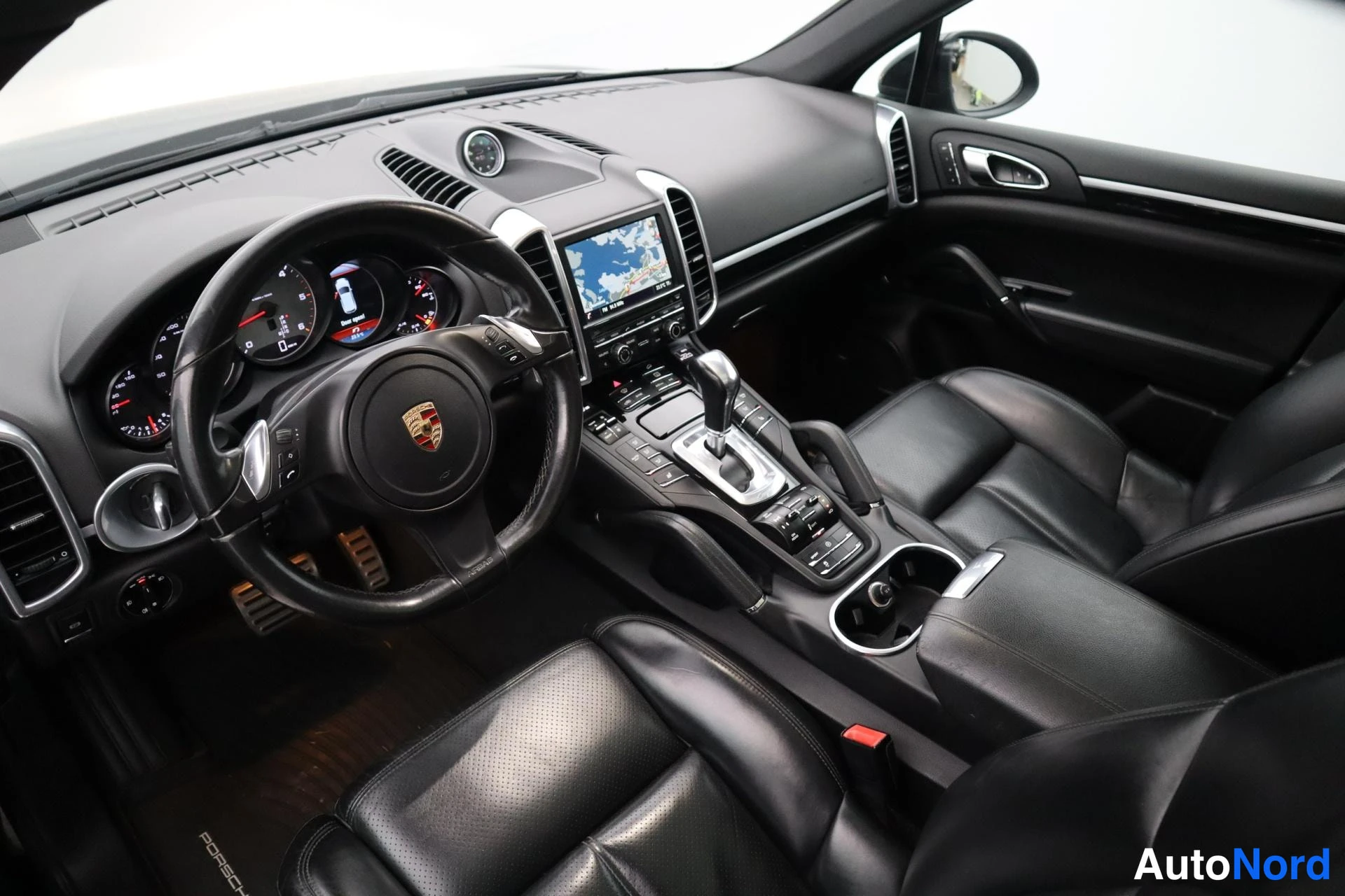 Musta Porsche Cayenne 2014, kuva 15