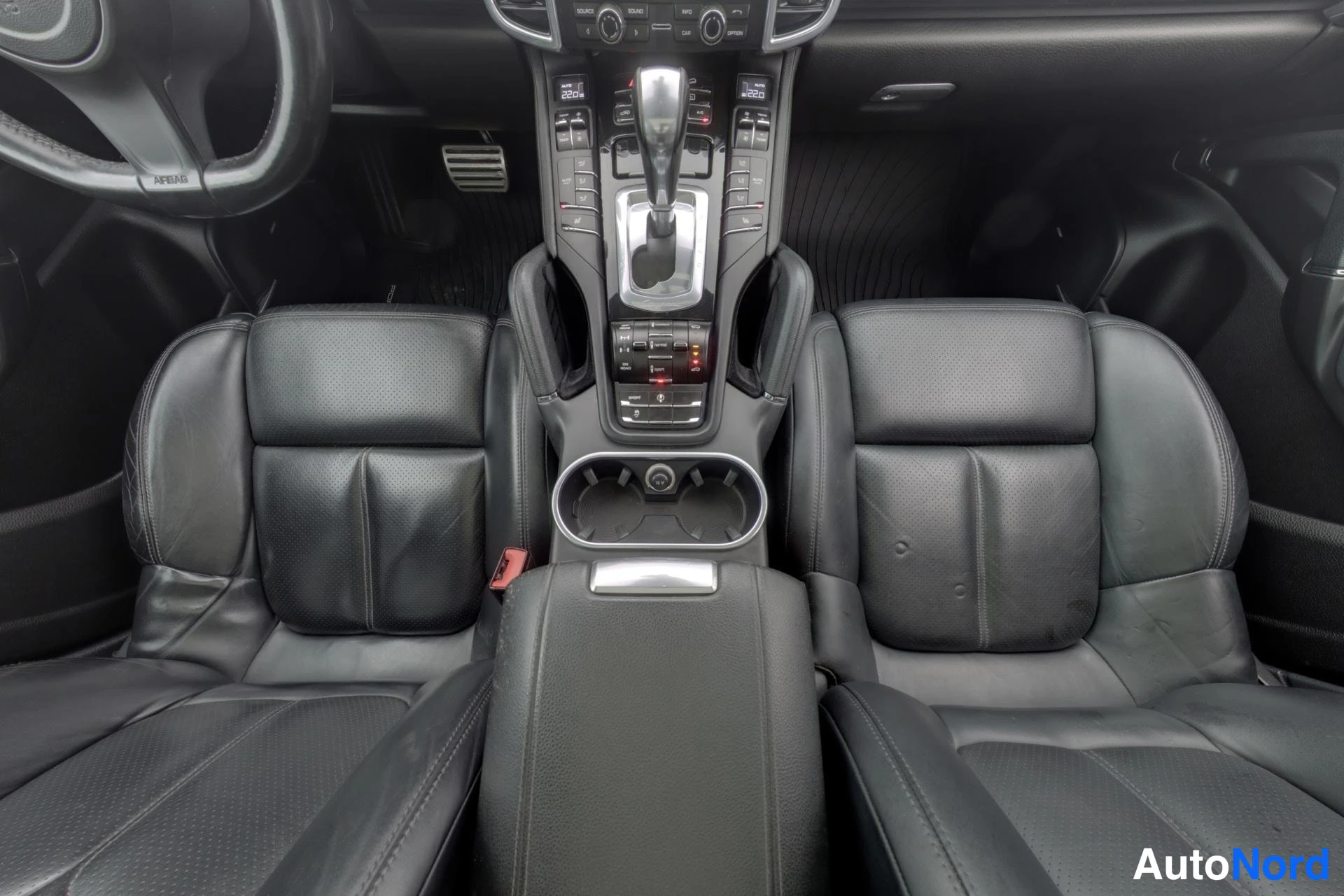 Musta Porsche Cayenne 2014, kuva 16