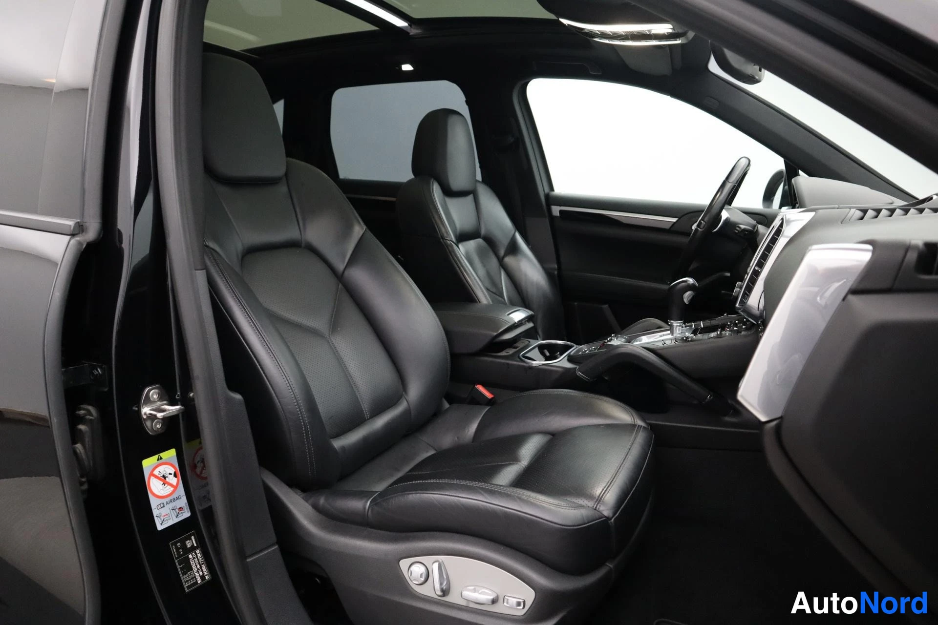 Musta Porsche Cayenne 2014, kuva 21