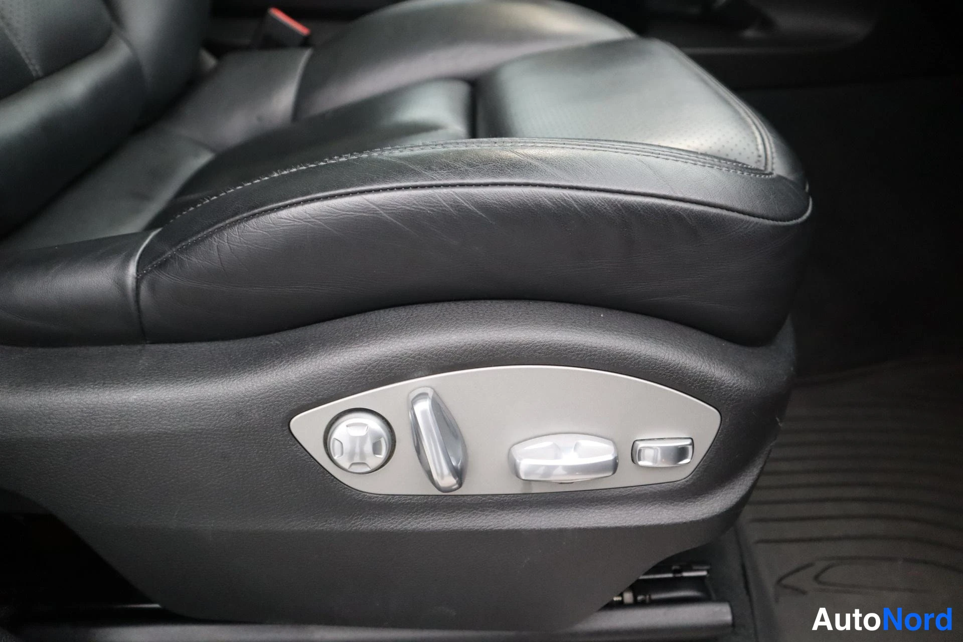 Musta Porsche Cayenne 2014, kuva 35