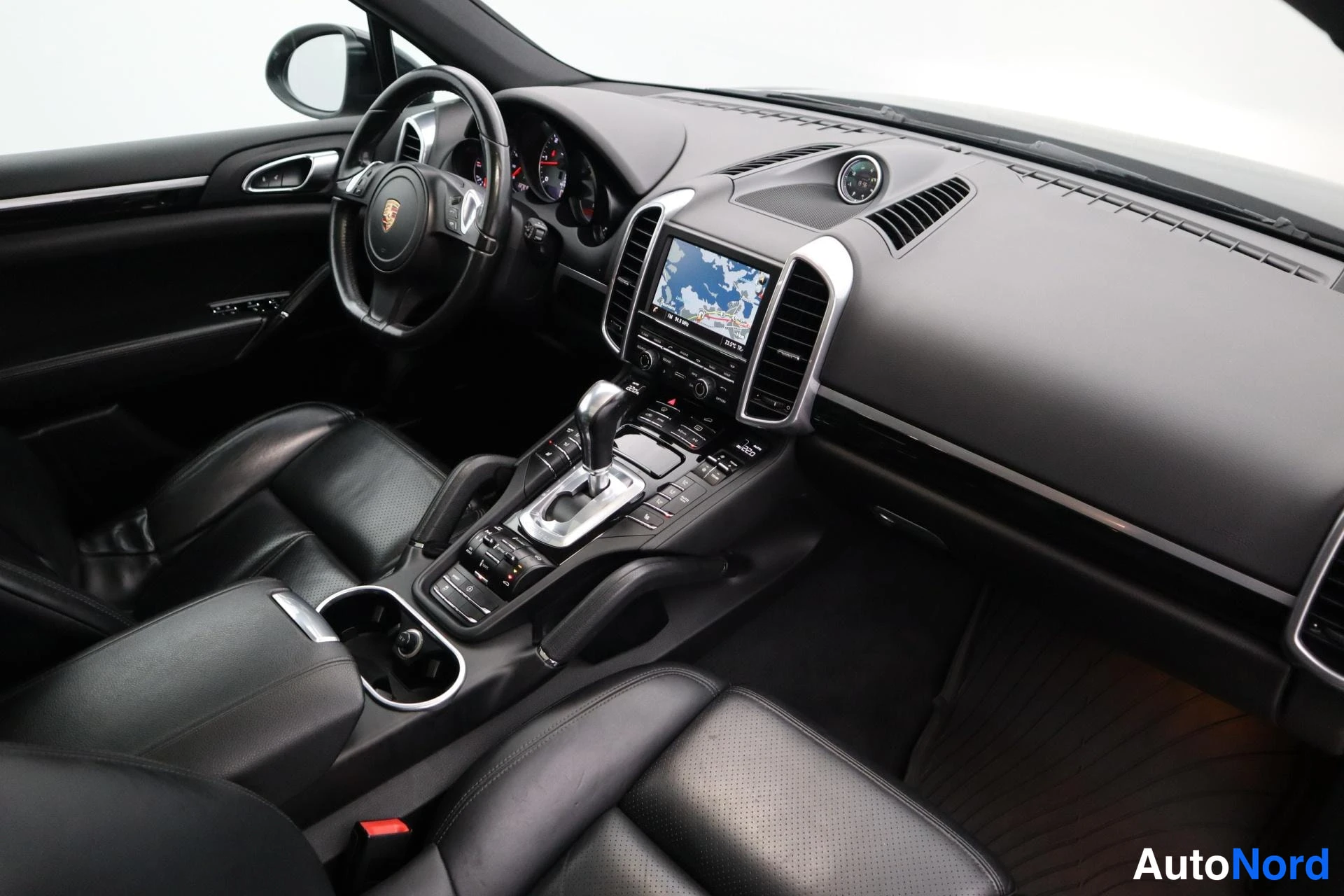 Musta Porsche Cayenne 2014, kuva 22