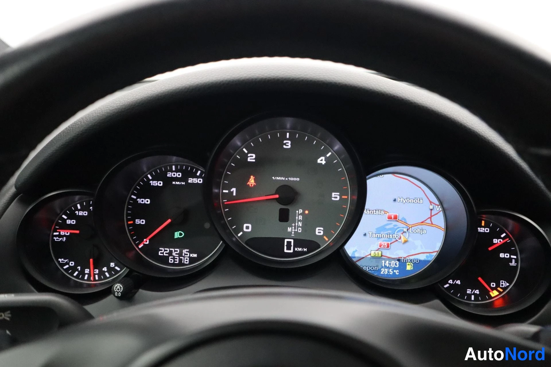 Musta Porsche Cayenne 2014, kuva 24