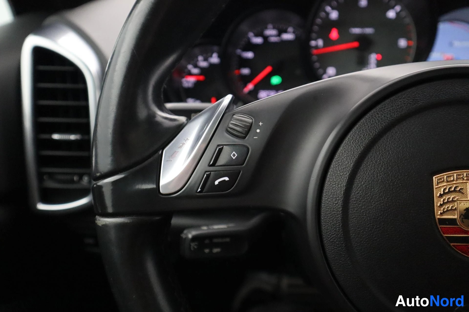 Musta Porsche Cayenne 2014, kuva 25
