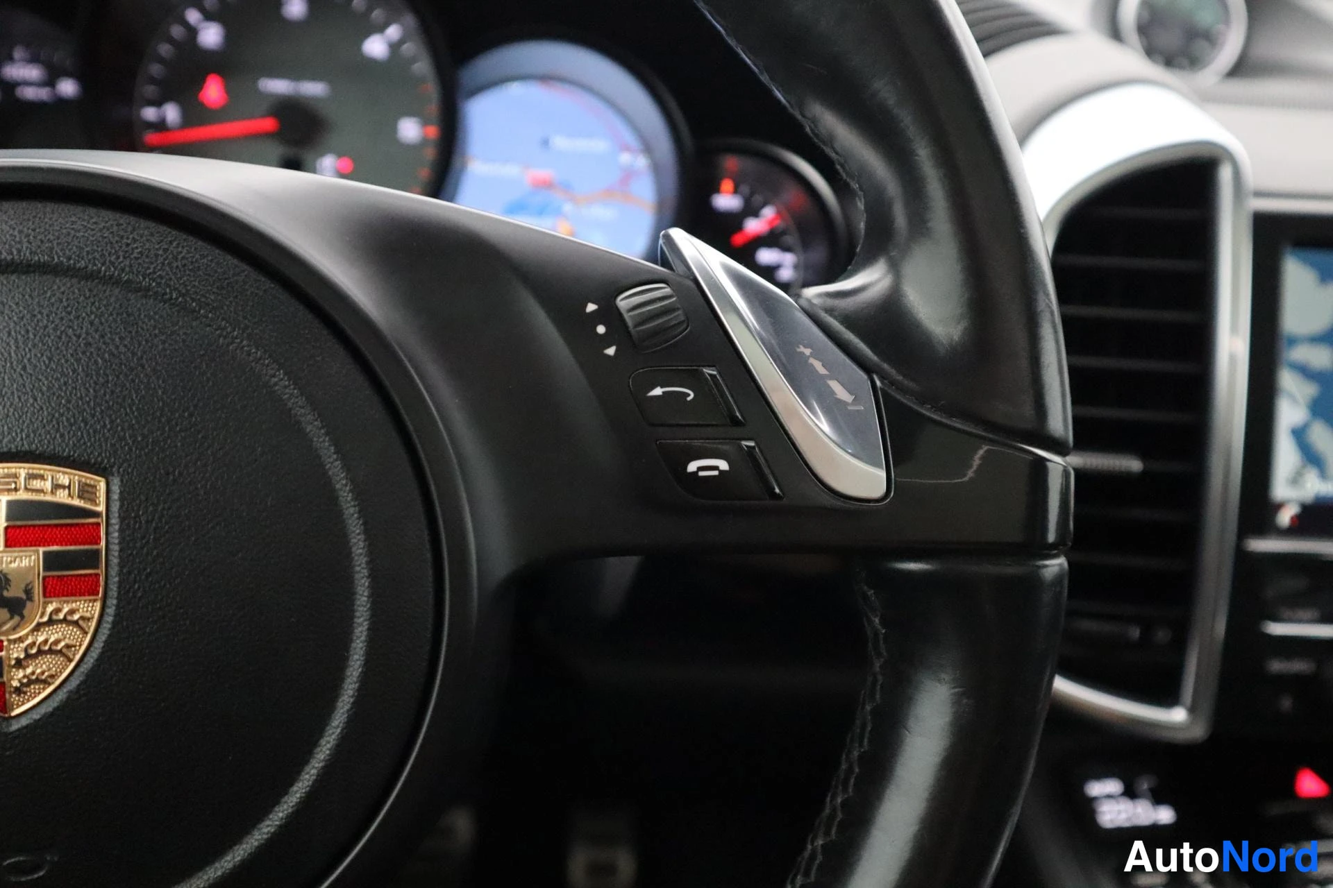 Musta Porsche Cayenne 2014, kuva 26