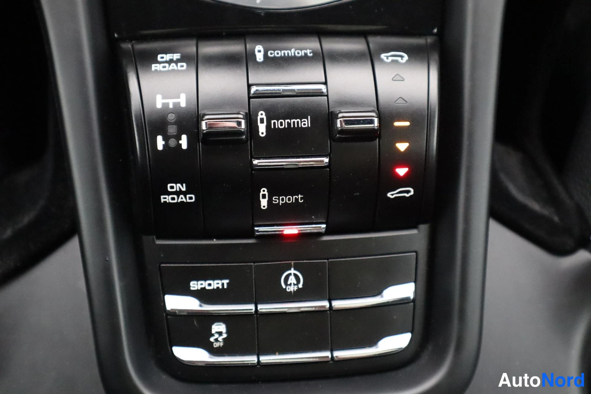 Musta Porsche Cayenne 2014, kuva 27