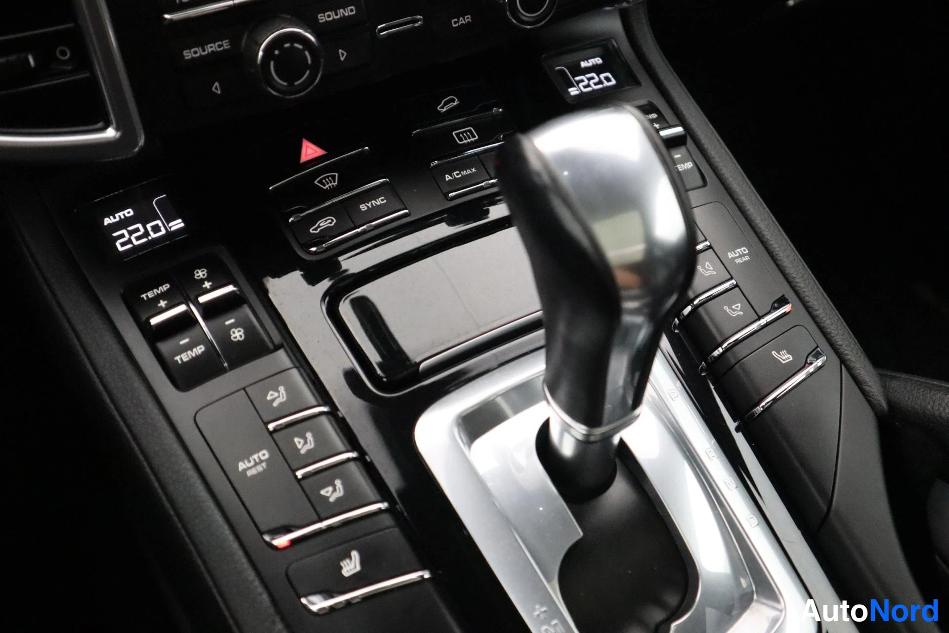 Musta Porsche Cayenne 2014, kuva 29