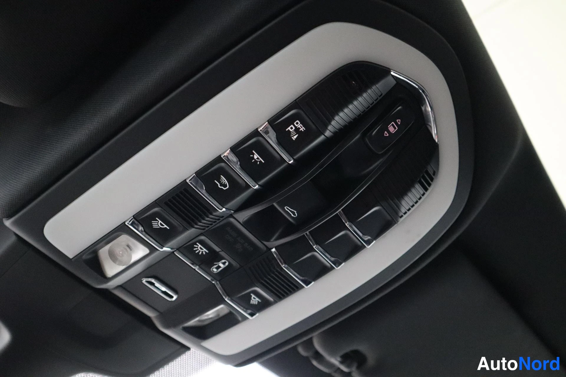 Musta Porsche Cayenne 2014, kuva 31