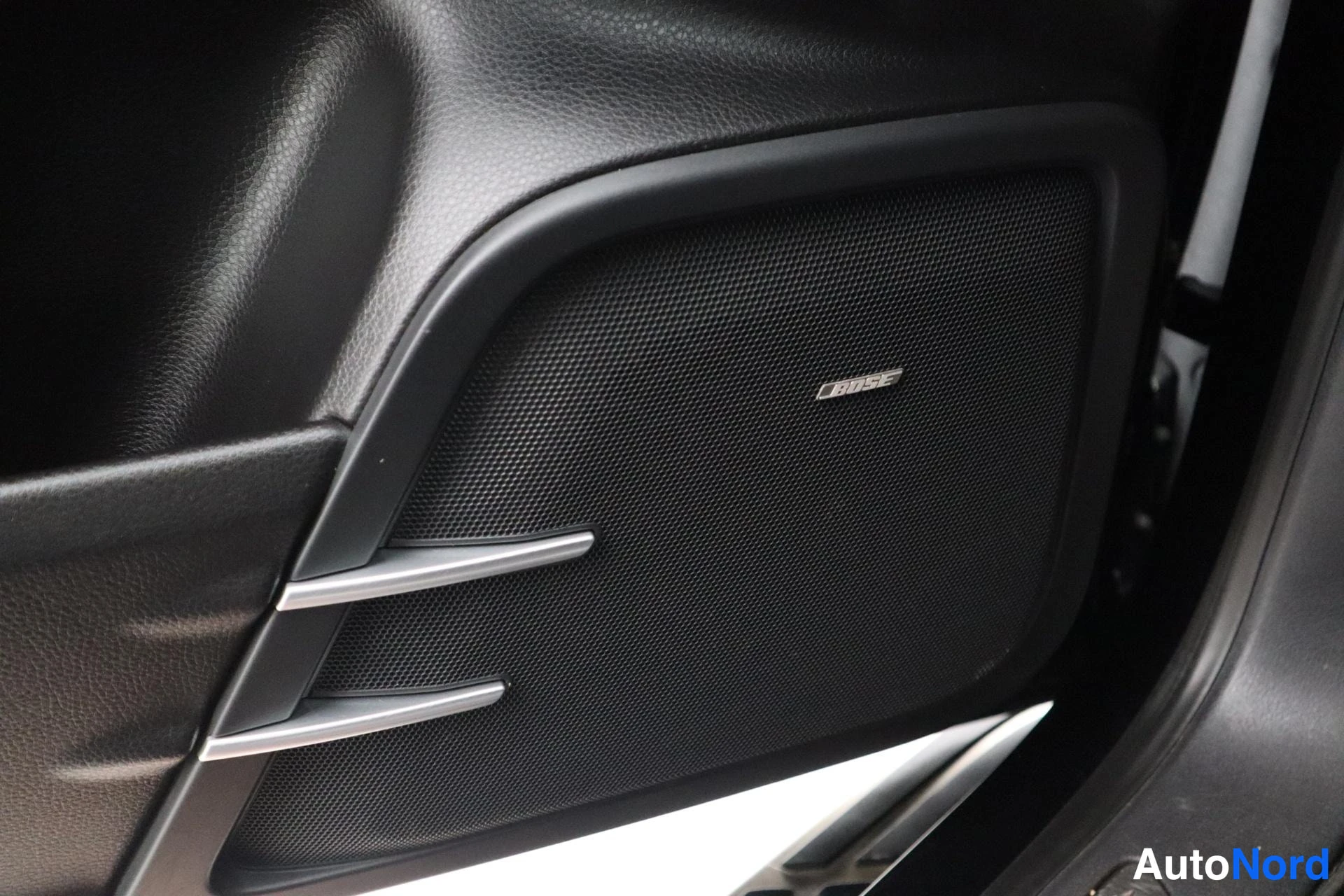 Musta Porsche Cayenne 2014, kuva 32