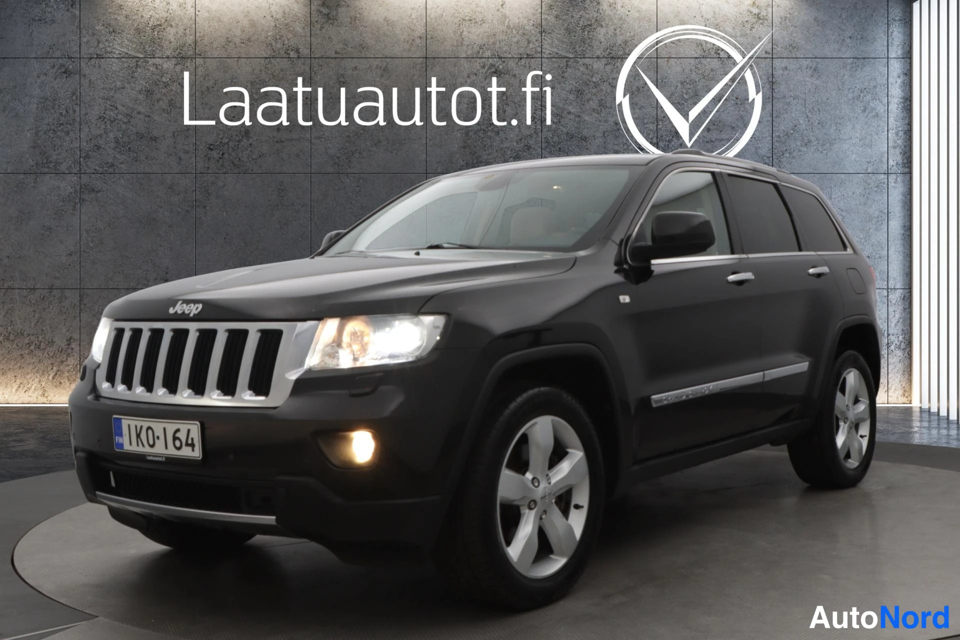 Musta Jeep Grand Cherokee 2012, kuva 35