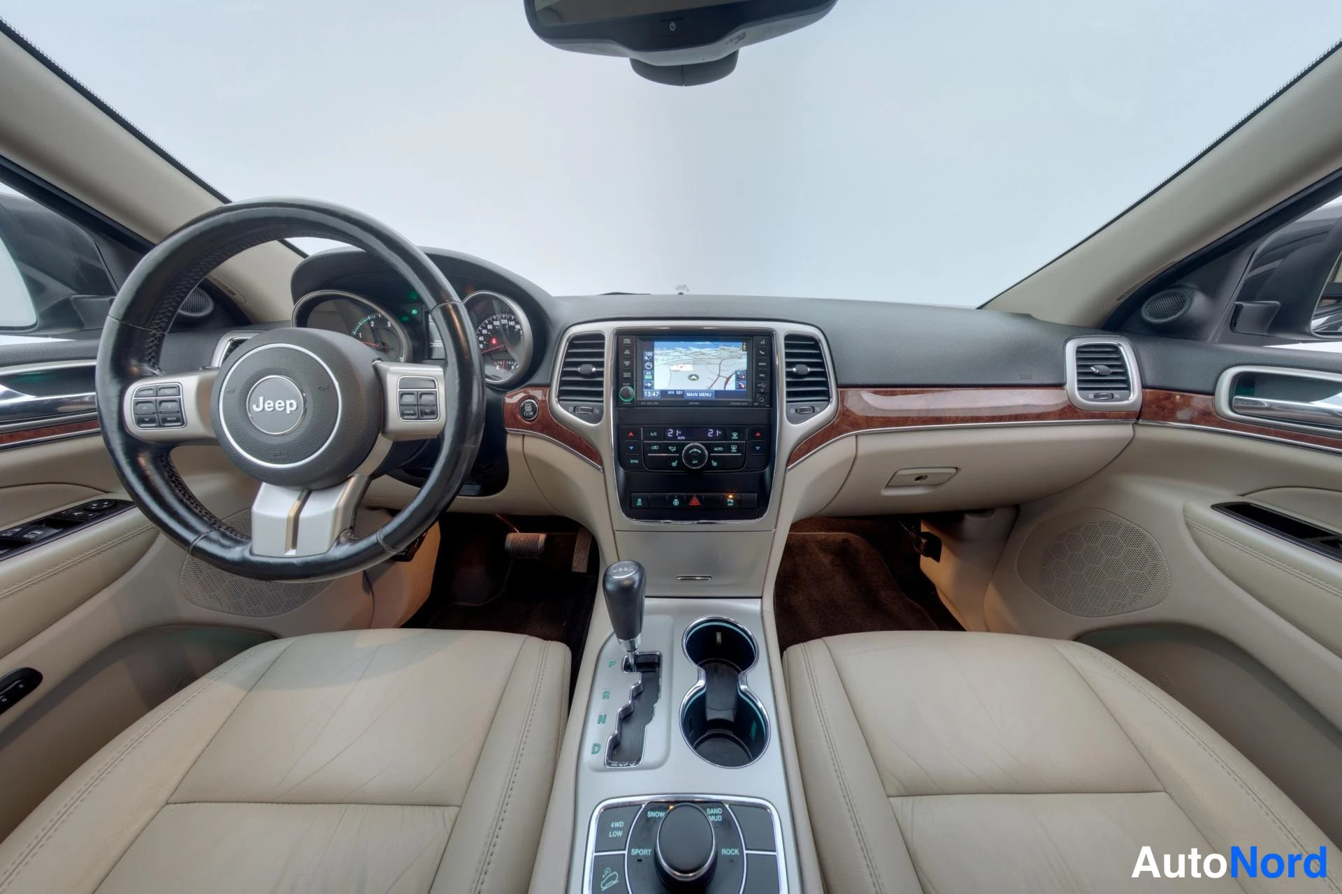 Musta Jeep Grand Cherokee 2012, kuva 9
