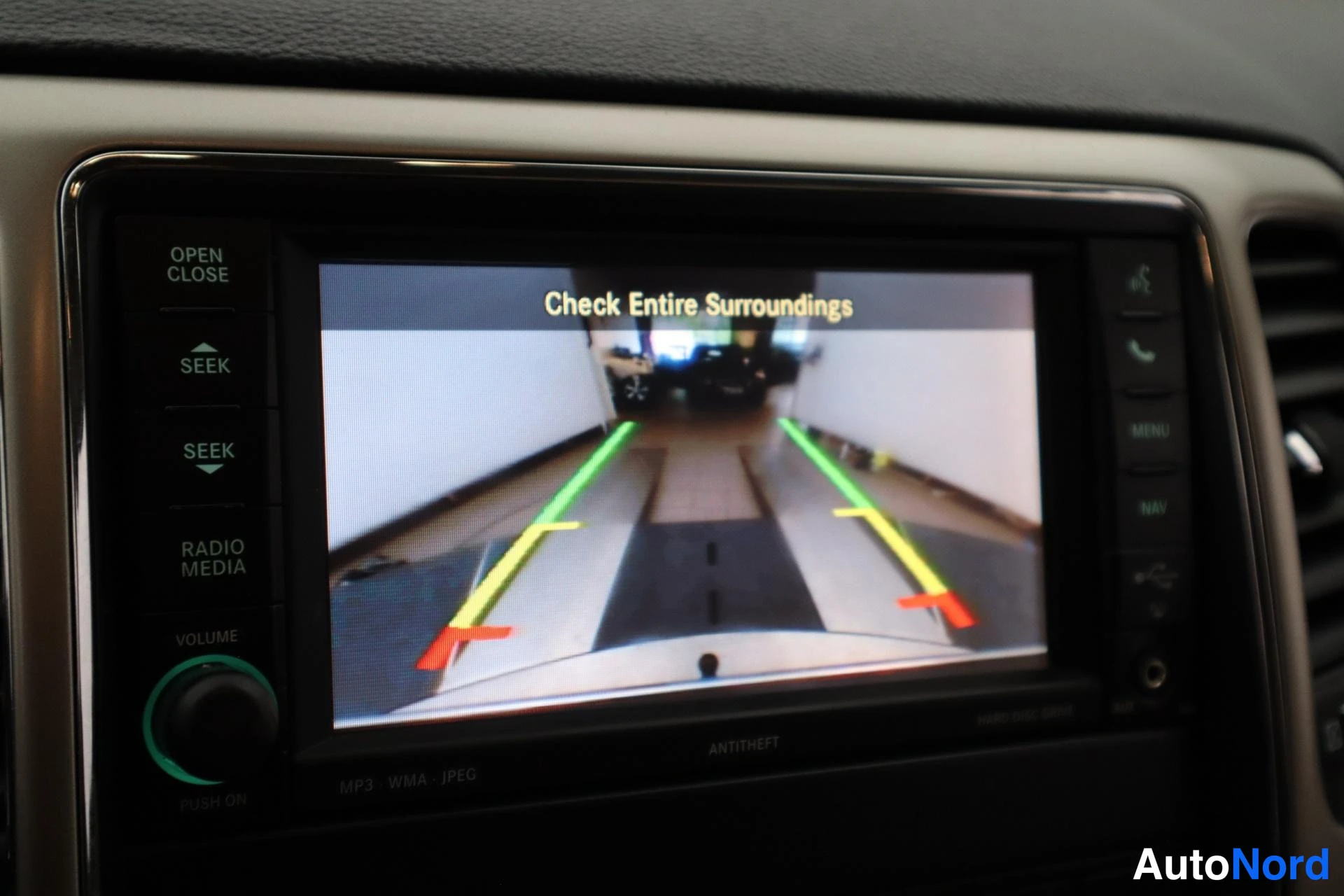 Musta Jeep Grand Cherokee 2012, kuva 23