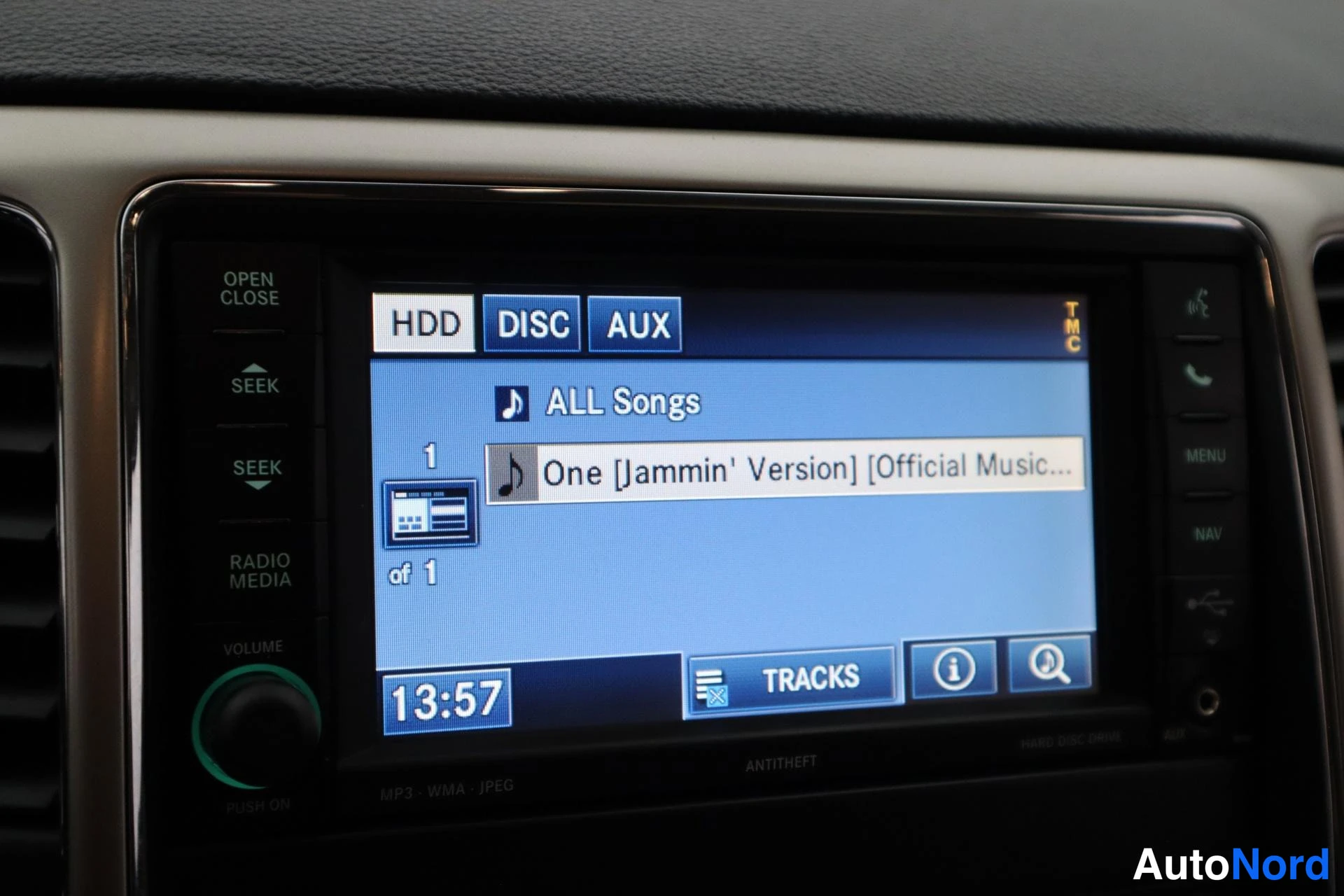Musta Jeep Grand Cherokee 2012, kuva 25