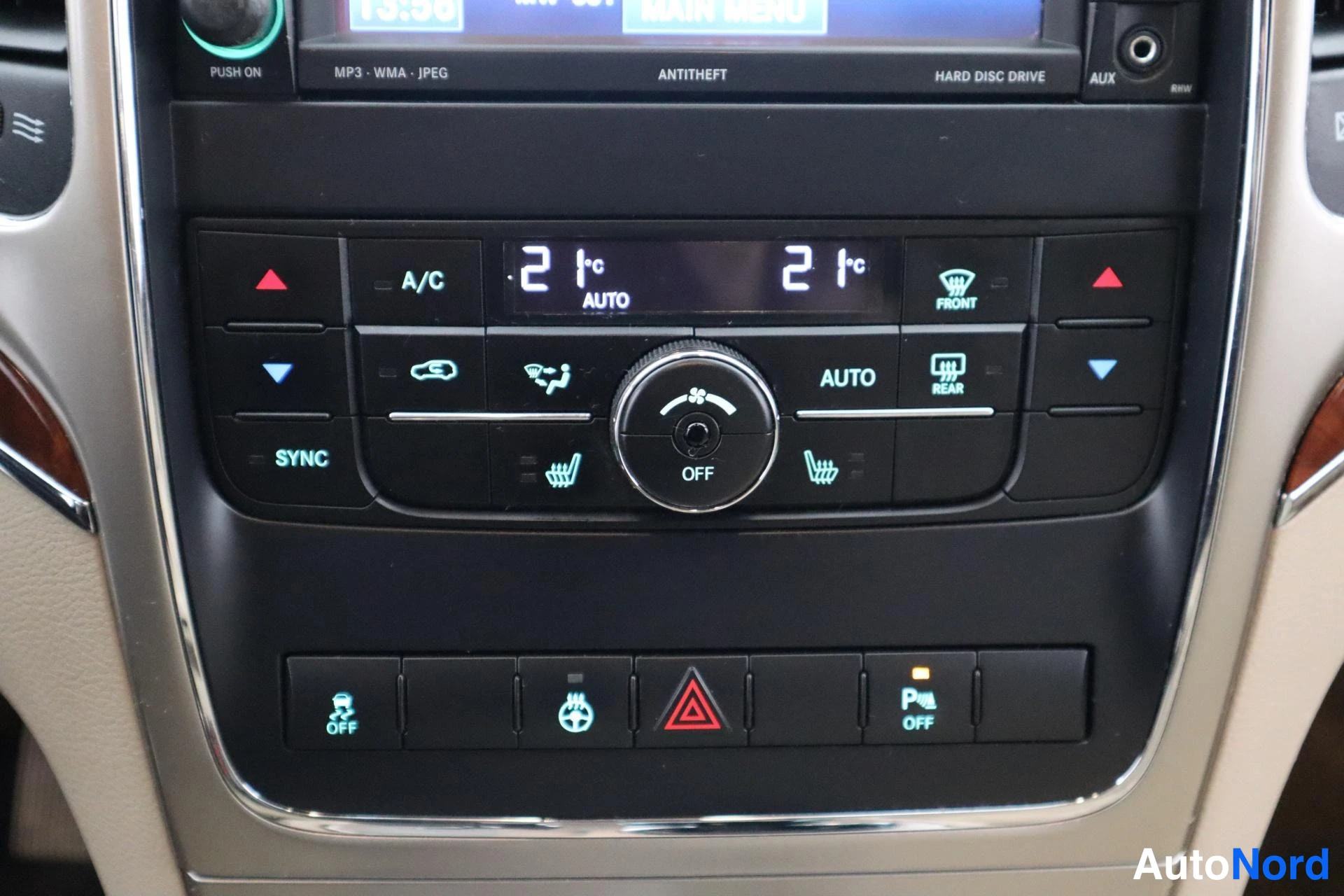 Musta Jeep Grand Cherokee 2012, kuva 26