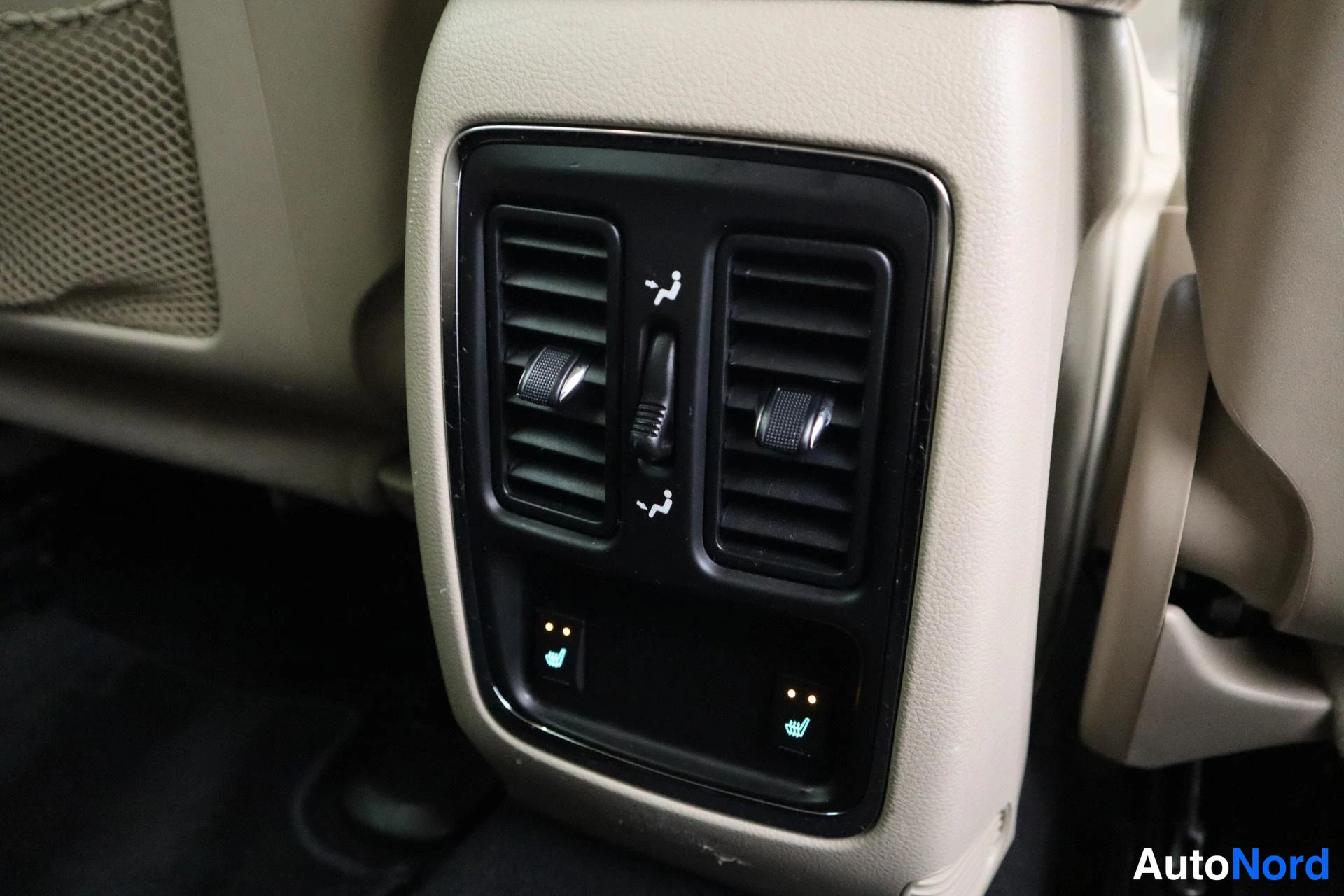 Musta Jeep Grand Cherokee 2012, kuva 28