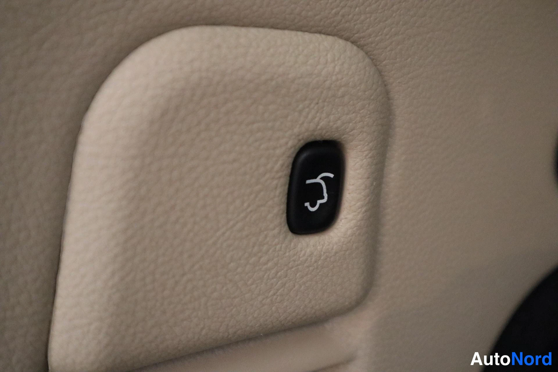 Musta Jeep Grand Cherokee 2012, kuva 30