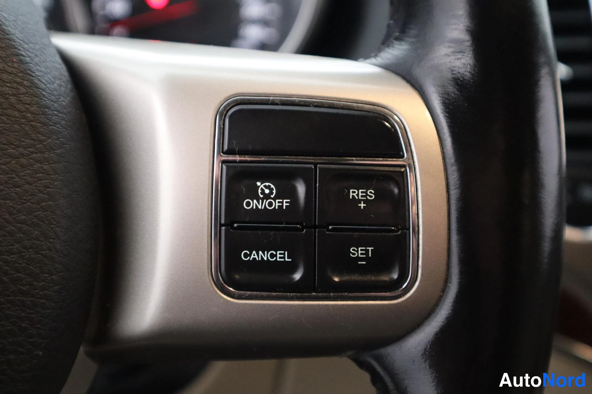 Musta Jeep Grand Cherokee 2012, kuva 34