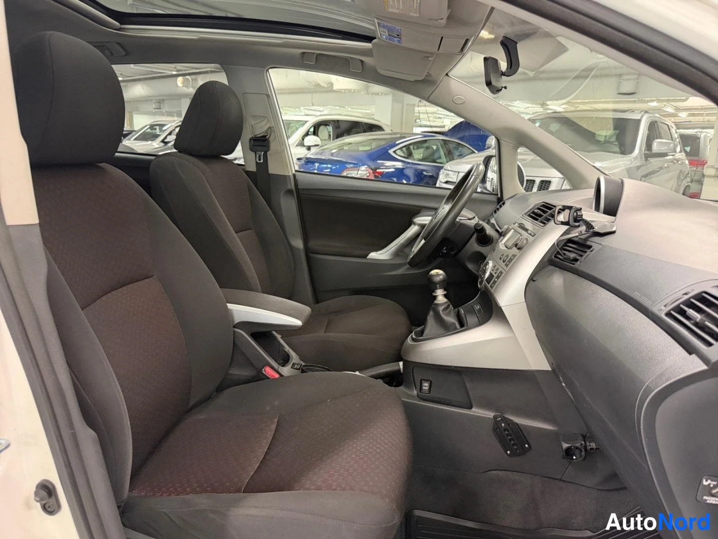 Valkoinen Toyota Verso 2011, kuva 8
