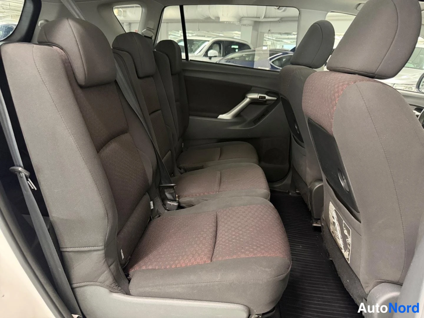 Valkoinen Toyota Verso 2011, kuva 9