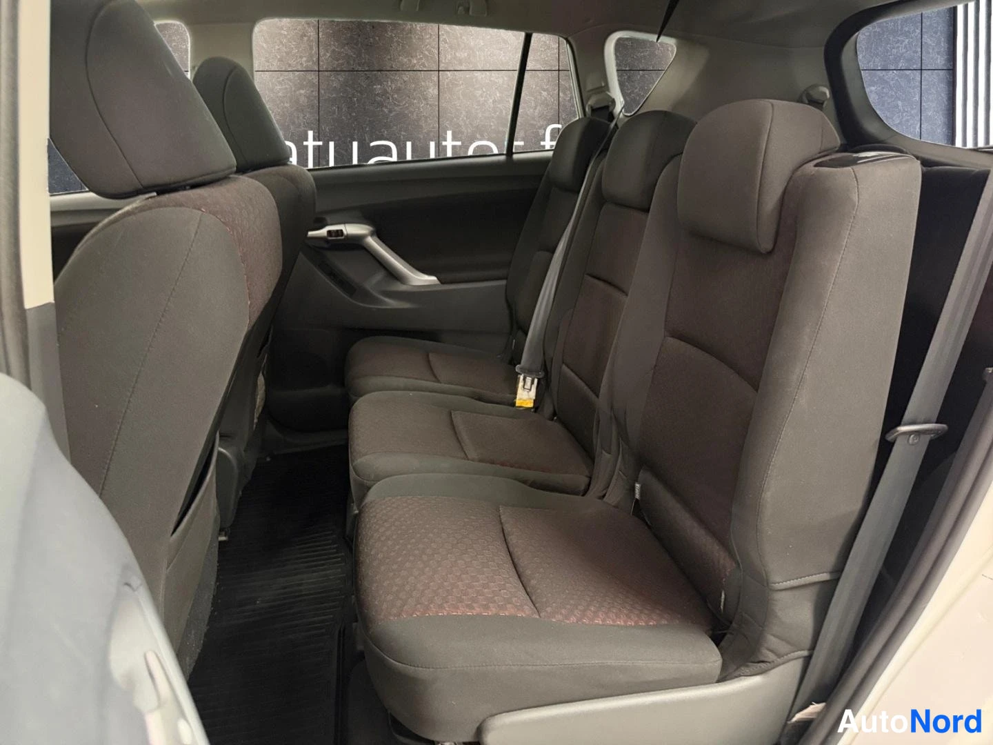 Valkoinen Toyota Verso 2011, kuva 10