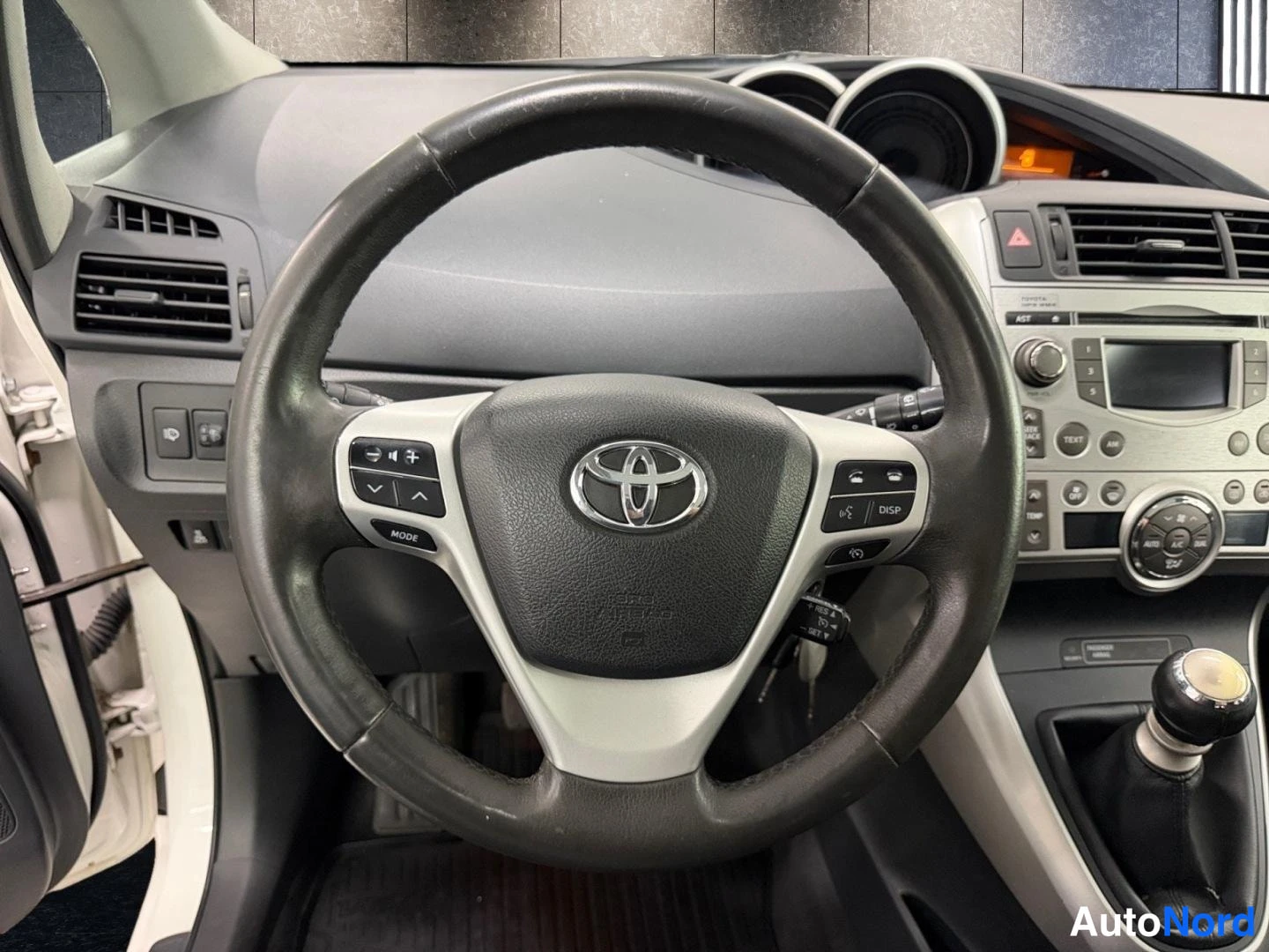 Valkoinen Toyota Verso 2011, kuva 13