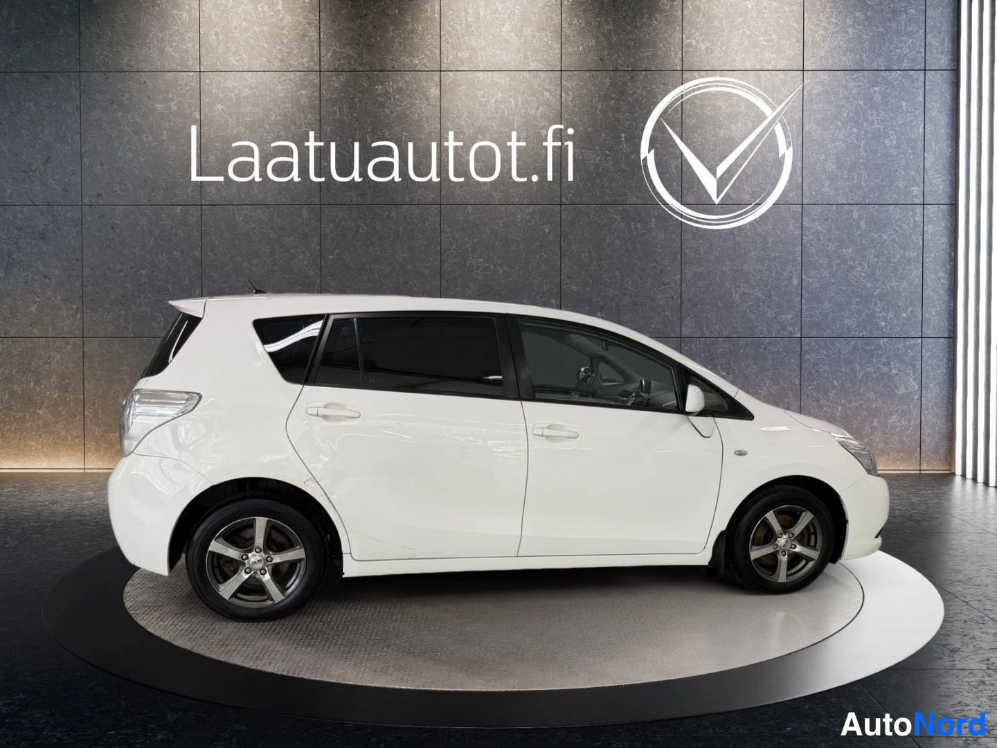 Valkoinen Toyota Verso 2011, kuva 21