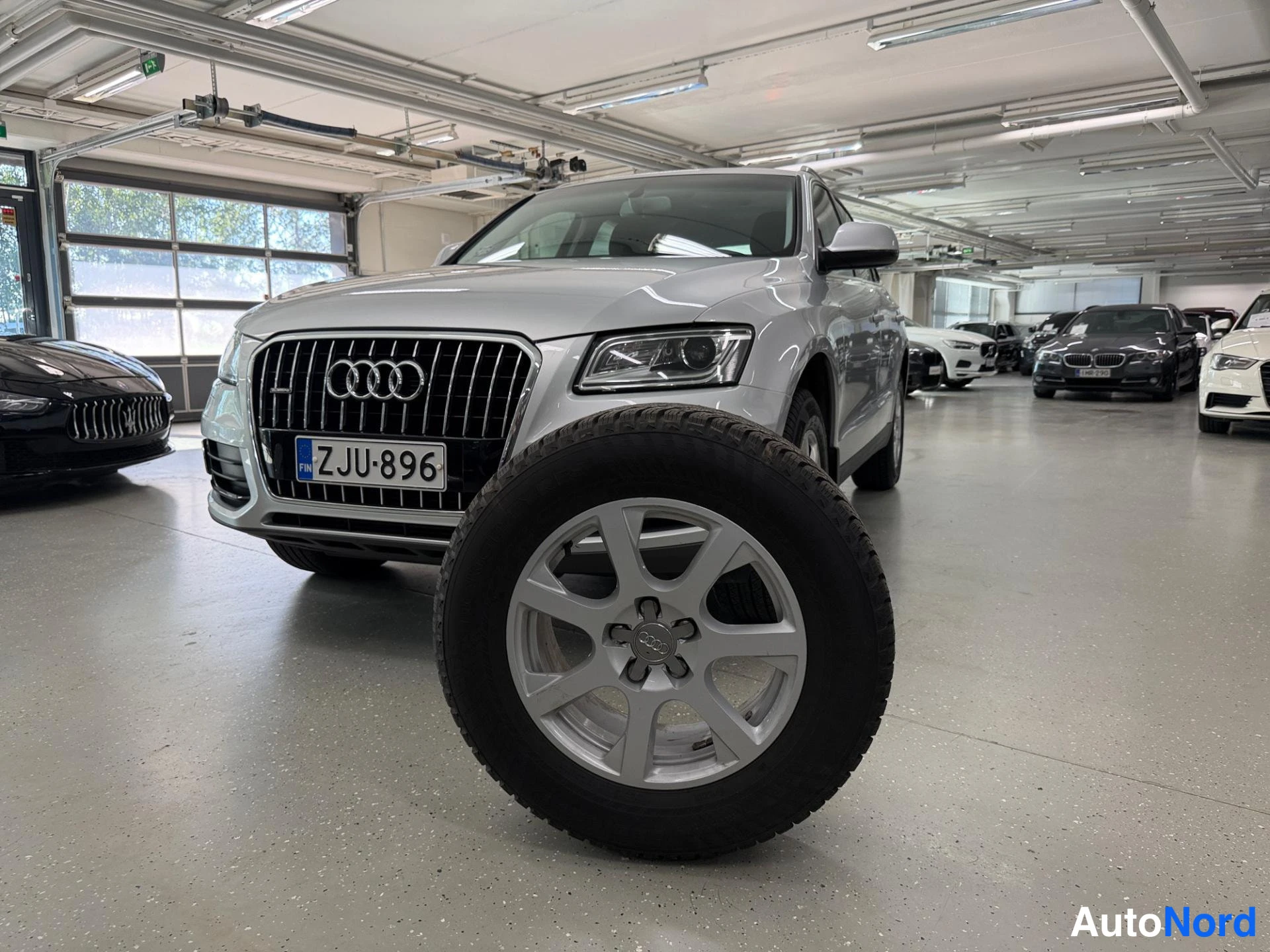 Hopea Audi Q5 2013, etuviisto, keula vasemmalle, kuva 2