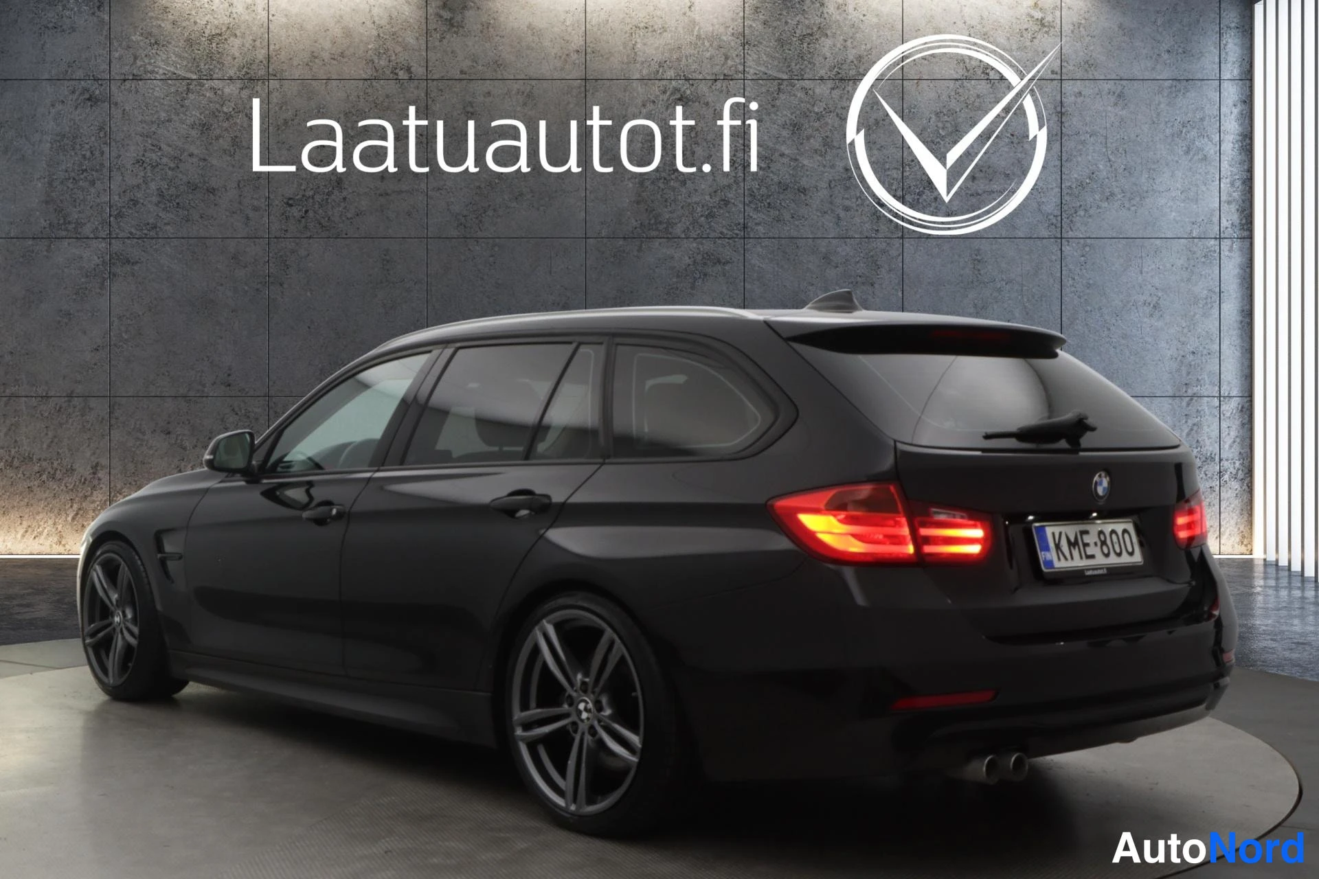 Musta BMW 330d 2012, takaviisto, kuva 6