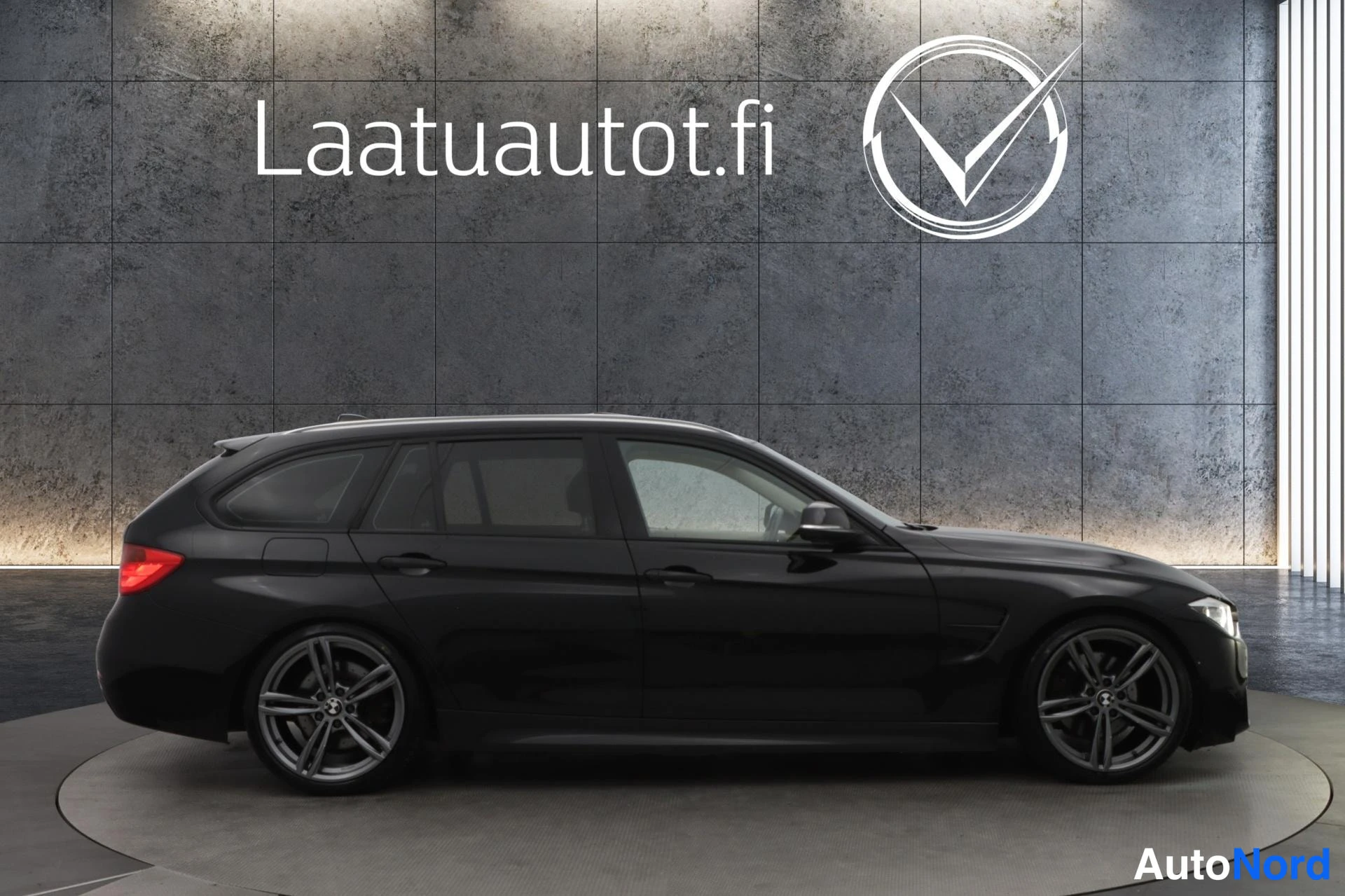 Musta BMW 330d 2012, takaviisto, kuva 8
