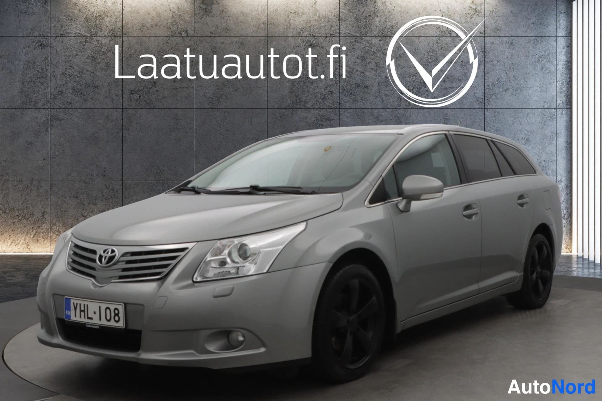 Harmaa Toyota Avensis 2011, kuva 2