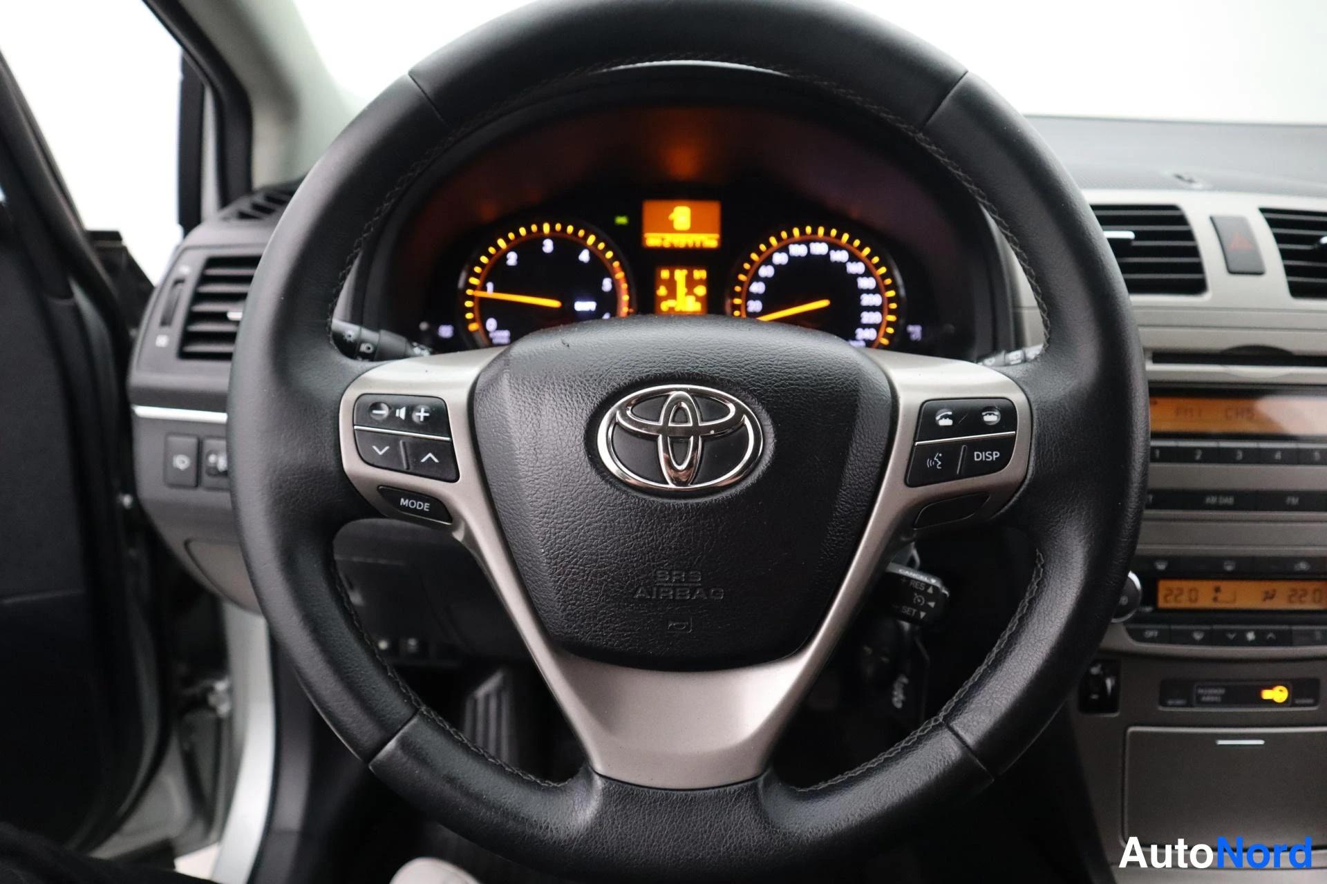Harmaa Toyota Avensis 2011, kuva 13